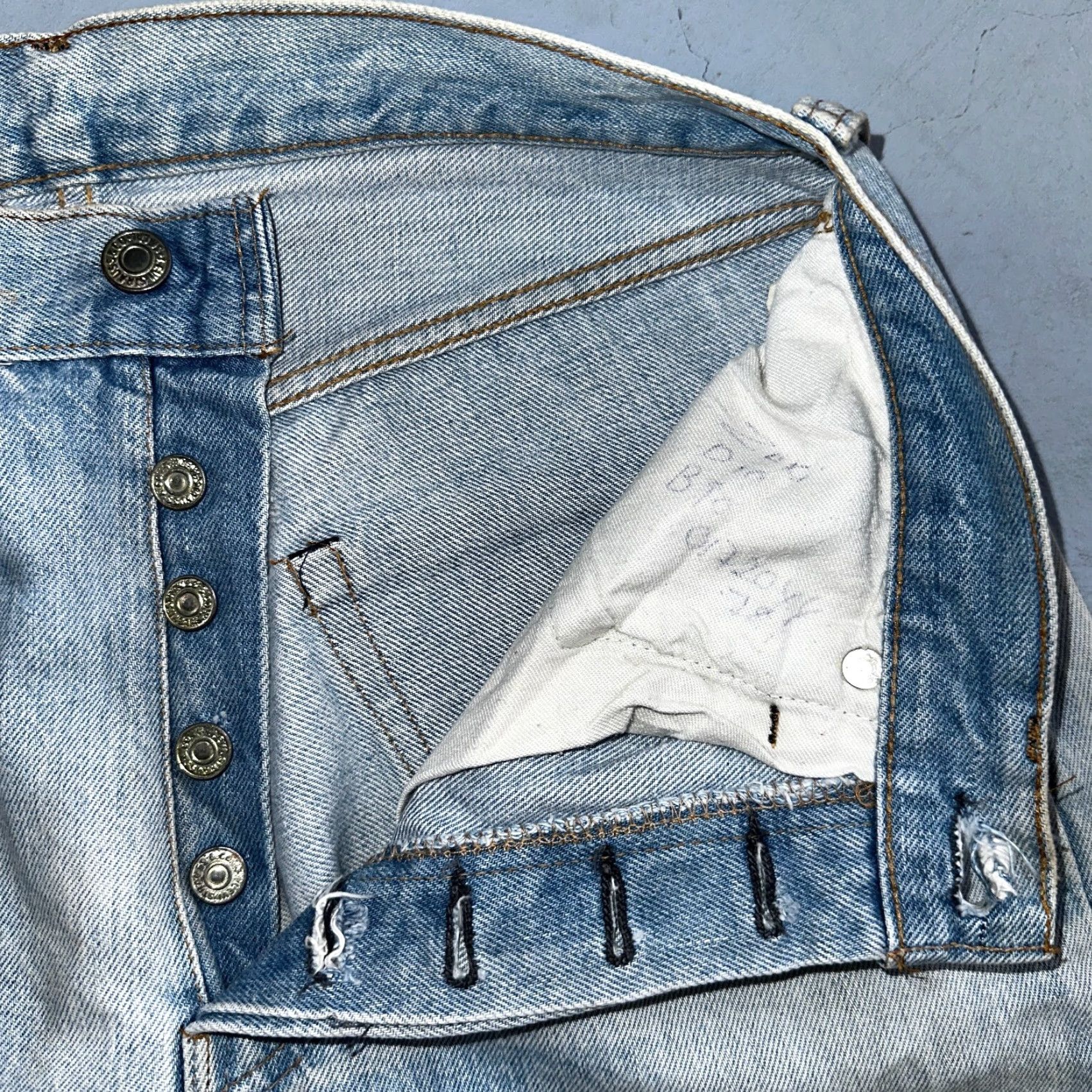 Levi's Levi's 501 XX Jeans Vintage 80s Light Wash USA Denim Classic Straight Men 29x30 Blue Distressed Size US 29 - 5 Thumbnail