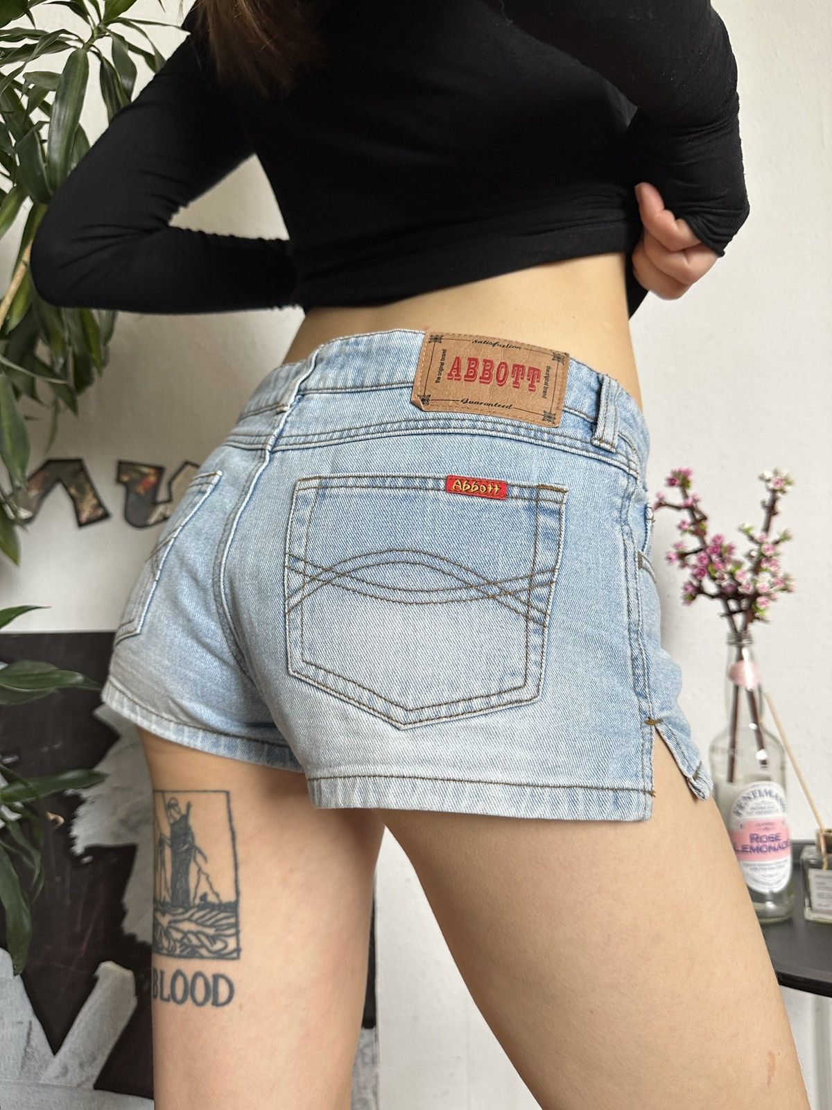 Vintage Vintage Sexy Washed Denim Mini Mico Shorts y2k Size 30" / US 8 / IT 44 - 1 Thumbnail