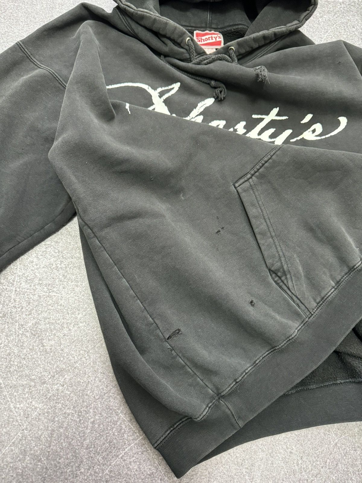 Shorty's Skateboards Shorty’s Skateboard Thrashed Faded Black Logo Hoodie Vintage Size US XL / EU 56 / 4 - 11 Thumbnail