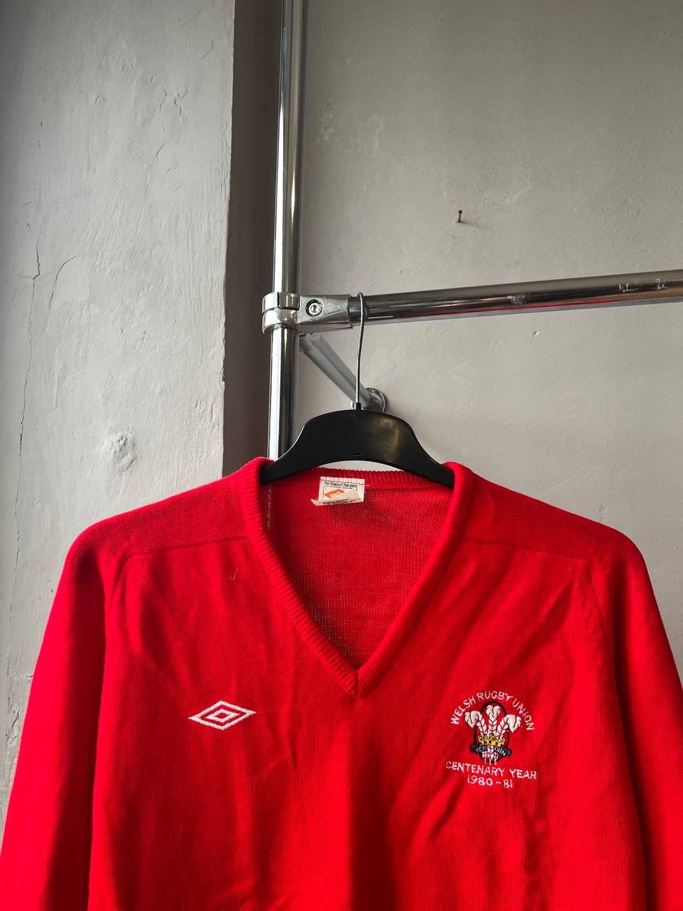 Umbro 1980/81 RARE WALES TEAM RUGBY UNION WOOL JUMPER SWEATER SZ M Size US M / EU 48-50 / 2 - 3 Thumbnail