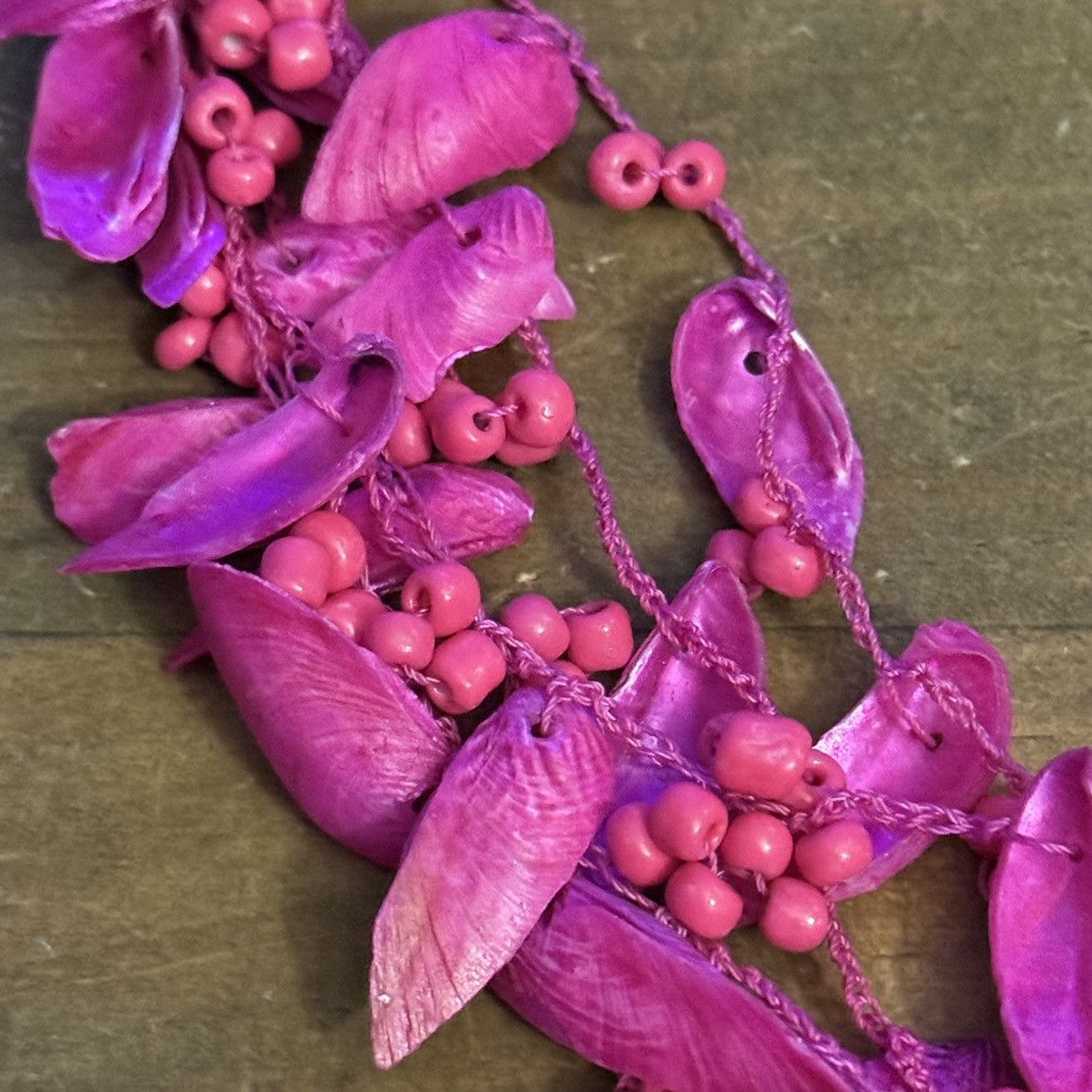 Other Hot pink multi strand dyed shell chip necklace Size ONE SIZE - 3 Thumbnail