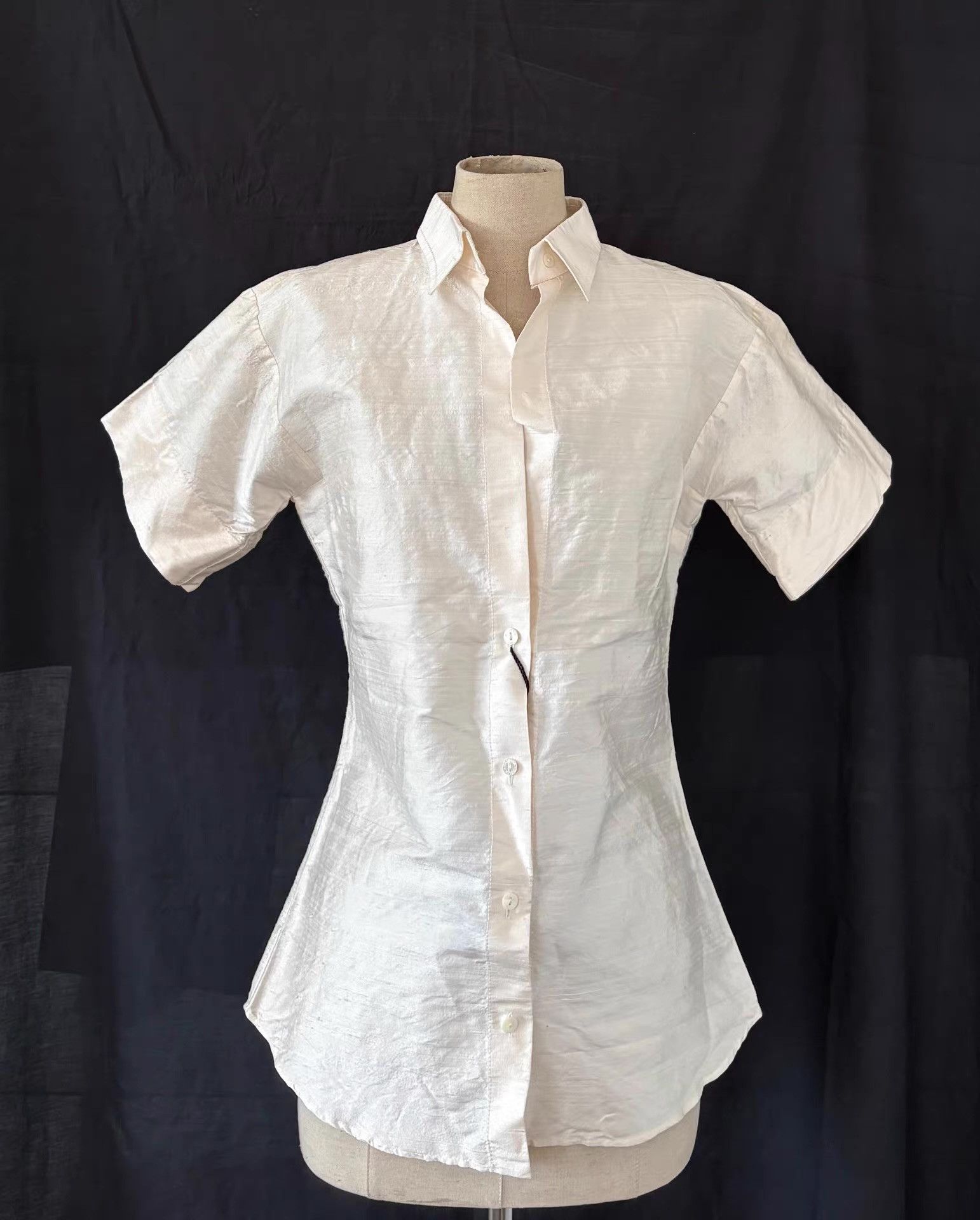 Dolce & Gabbana Dolce & Gabbana Women's White Silk Short-Sleeve Blouse Ｑ21 Size M / US 6-8 / IT 42-44 - 1 Thumbnail