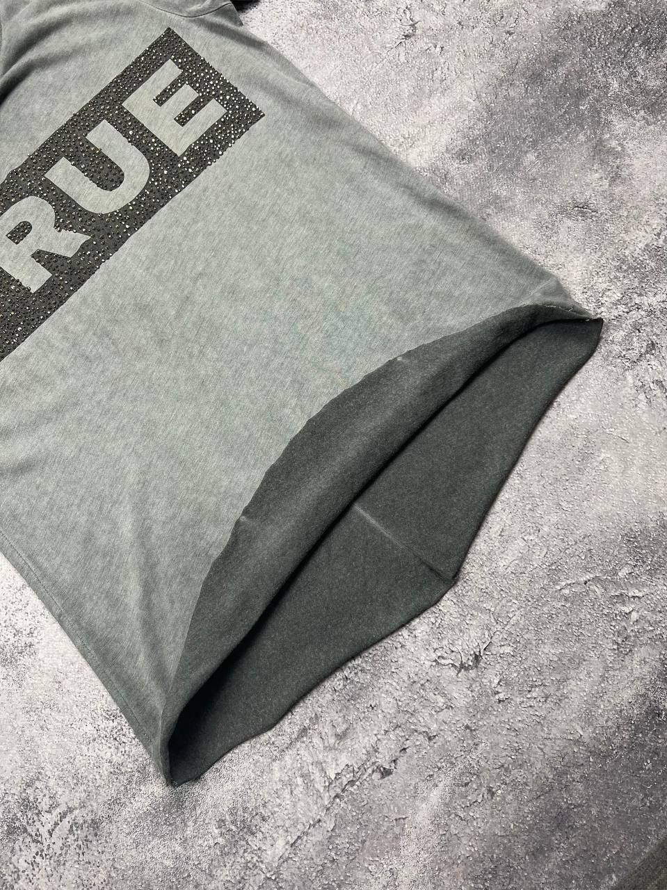 True Religion Vintage 2000s True Religion T-Shirt Big Logo Avant Garde Tee Size XS / US 0-2 / IT 36-38 - 9 Thumbnail