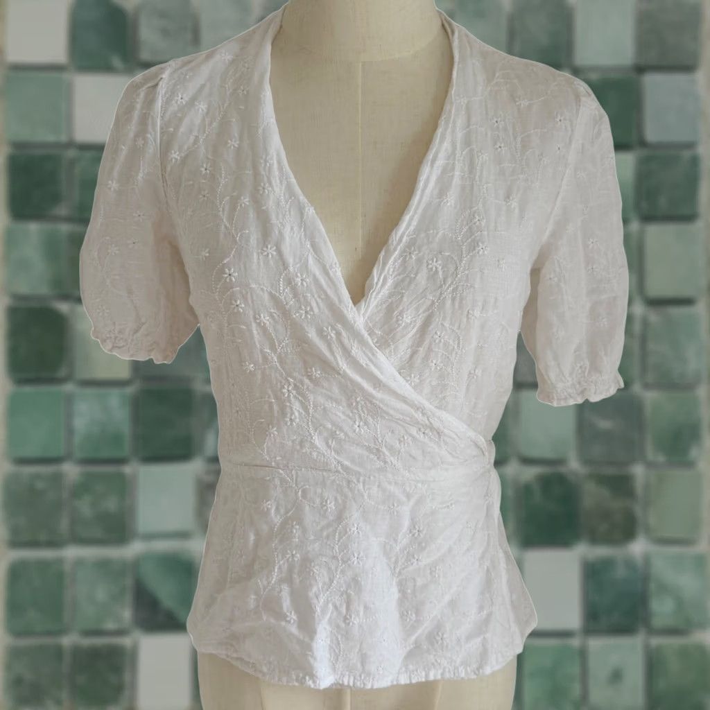 Old Navy Old Navy Blouse White Eyelet Embroidered Puff Sleeve Wrap XS Women Classic Bodice Tie Back V-Neck Floral Embroidery Spring Summer Casual Size XS / US 0-2 / IT 36-38 - 1 Thumbnail