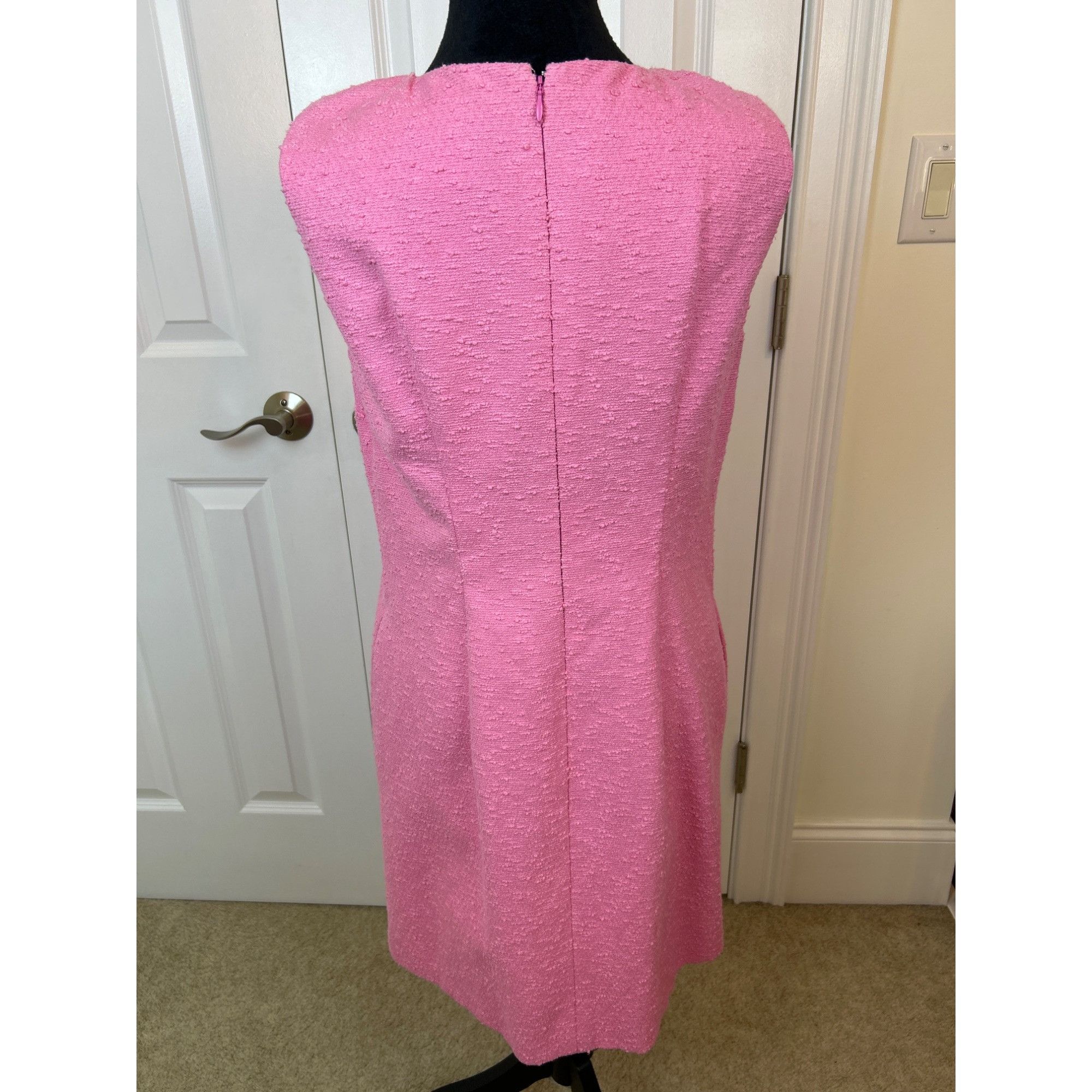 Carolina Herrera Carolina Herrera Boucle Sleeveless Shift Dress in Candy Pink Size S / US 4 / IT 40 - 8 Thumbnail