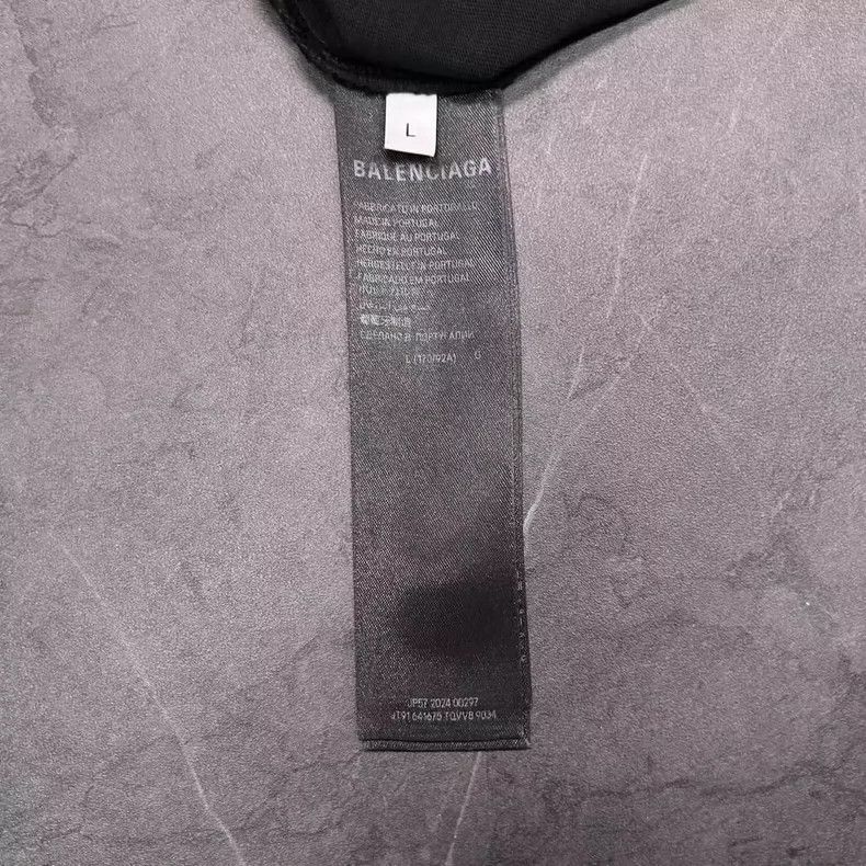 Balenciaga Balenciaga Short sleeves with cursive letters on the back Size US L / EU 52-54 / 3 - 6 Thumbnail