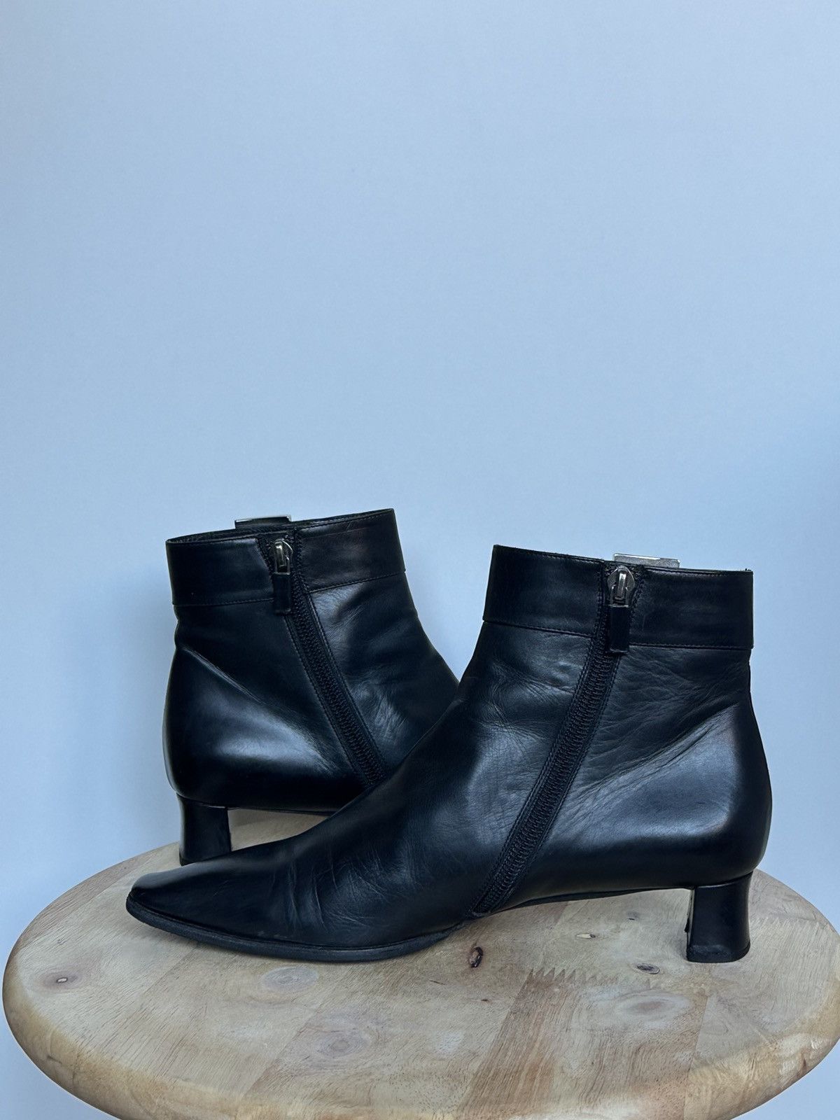 Louis Vuitton Louis Vuitton Black Leather Ankle Boots with Metal LV Buckle Size US 5 / IT 35 - 7 Thumbnail