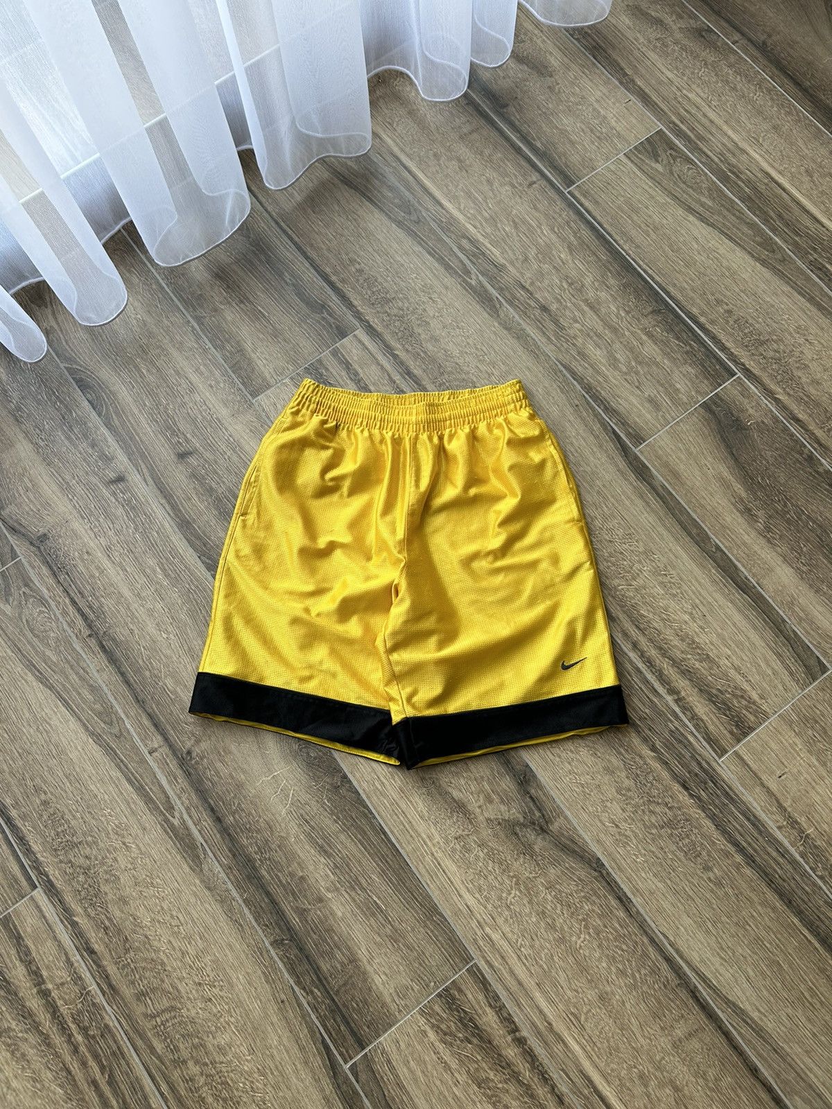Nike × Vintage Vintage Nike Yellow/black y2k basketball shorts 🐝 Size US 31 - 1 Thumbnail