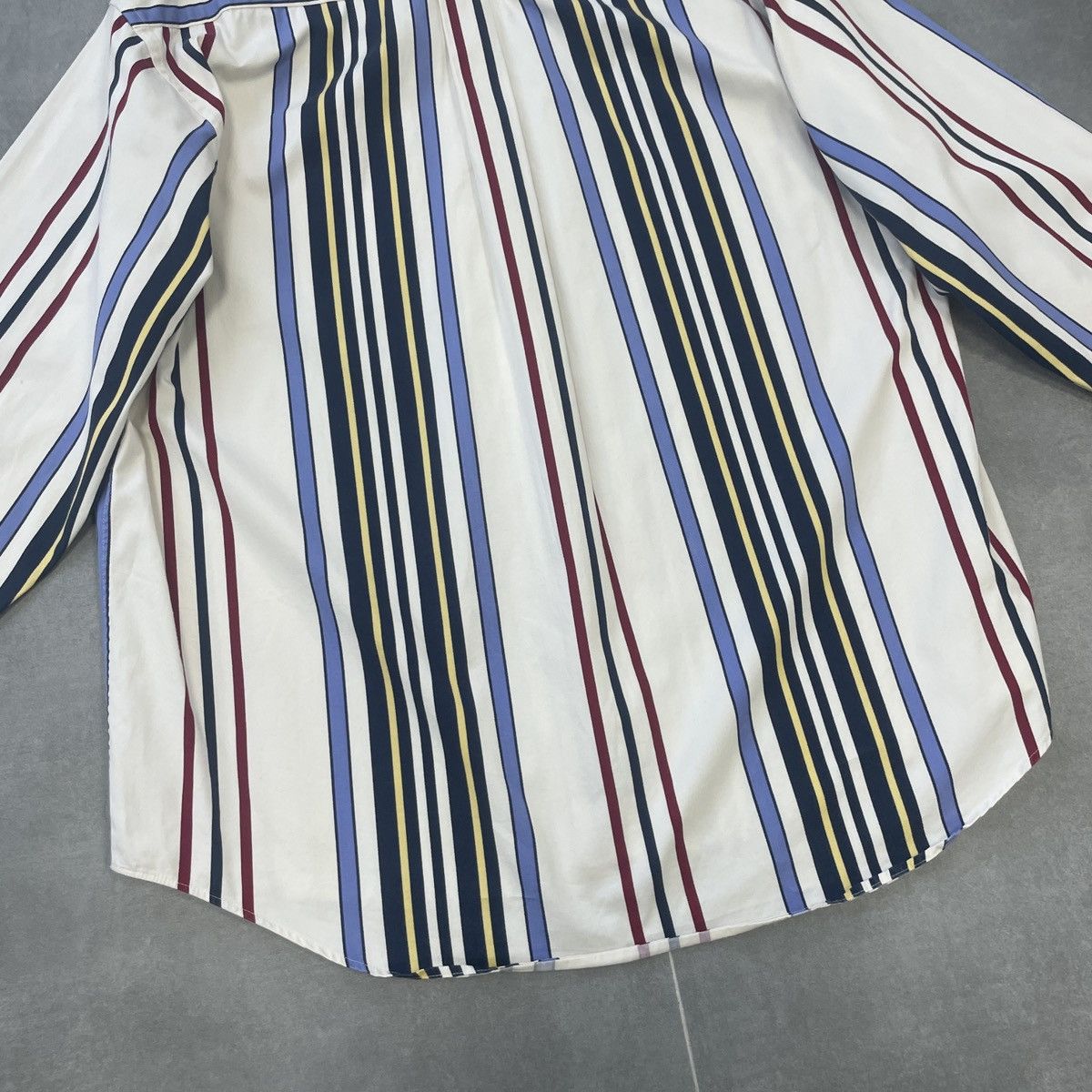 Tommy Hilfiger × Vintage Vintage Tommy Hilfiger Button Shirt Size M Size US M / EU 48-50 / 2 - 17 Thumbnail