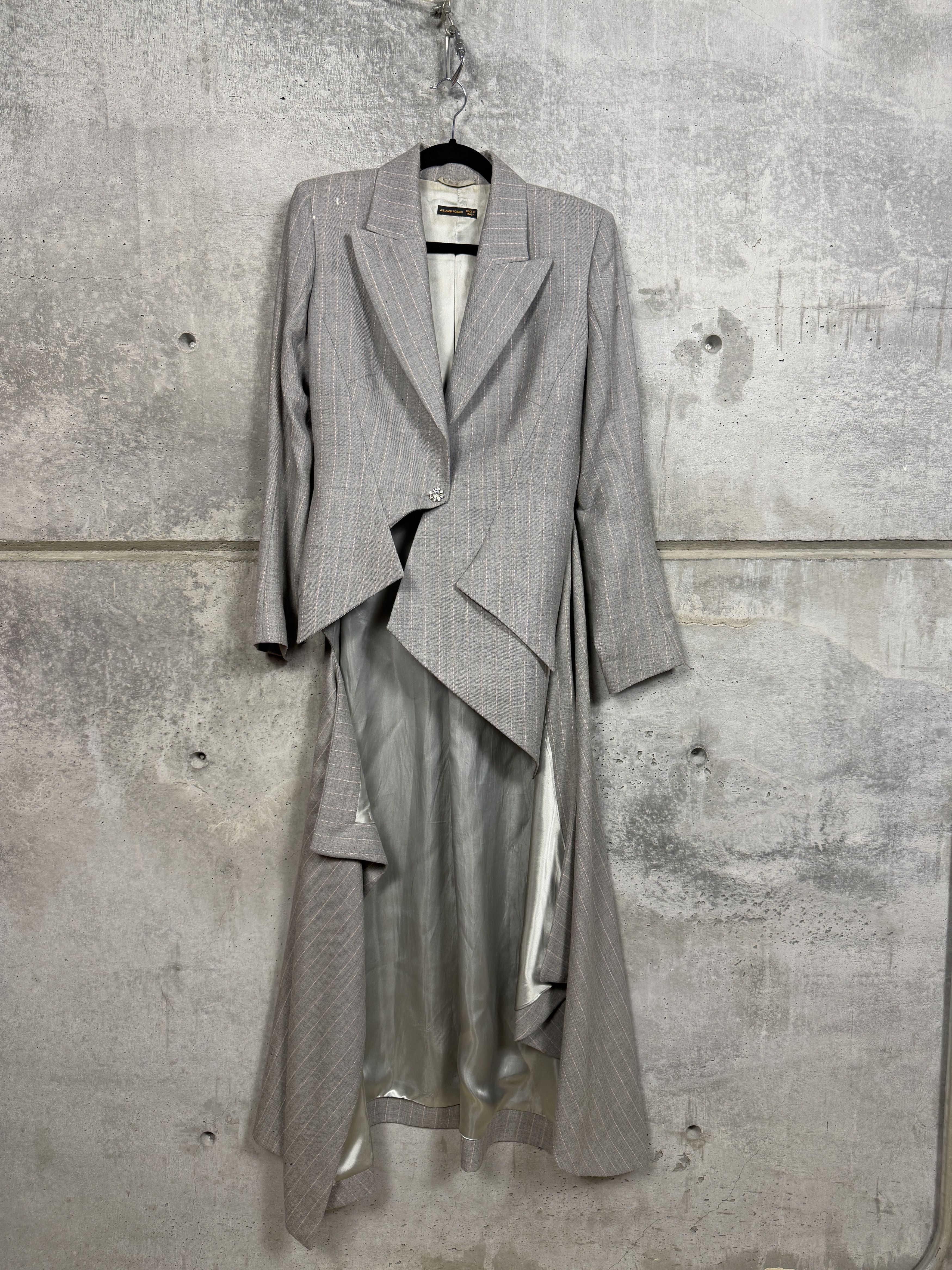 Alexander McQueen Fall 1999 Alexander McQueen 'The Overlook' Fantail Coat Size M / US 6-8 / IT 42-44 - 2 Thumbnail