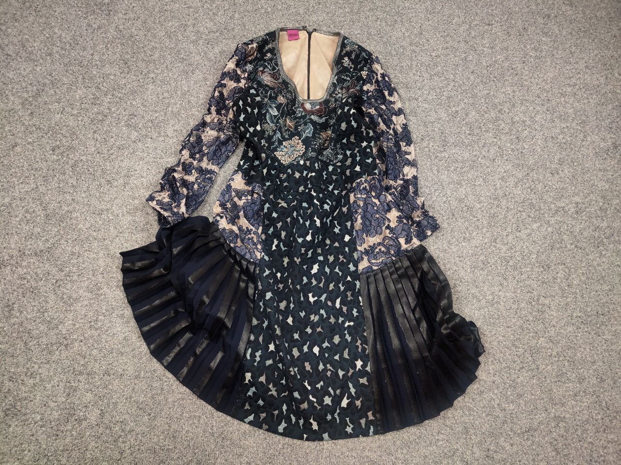 Missoni Save The Queen Mid-length dress combined fabric lace sleeve Size M / US 6-8 / IT 42-44 - 2 Thumbnail