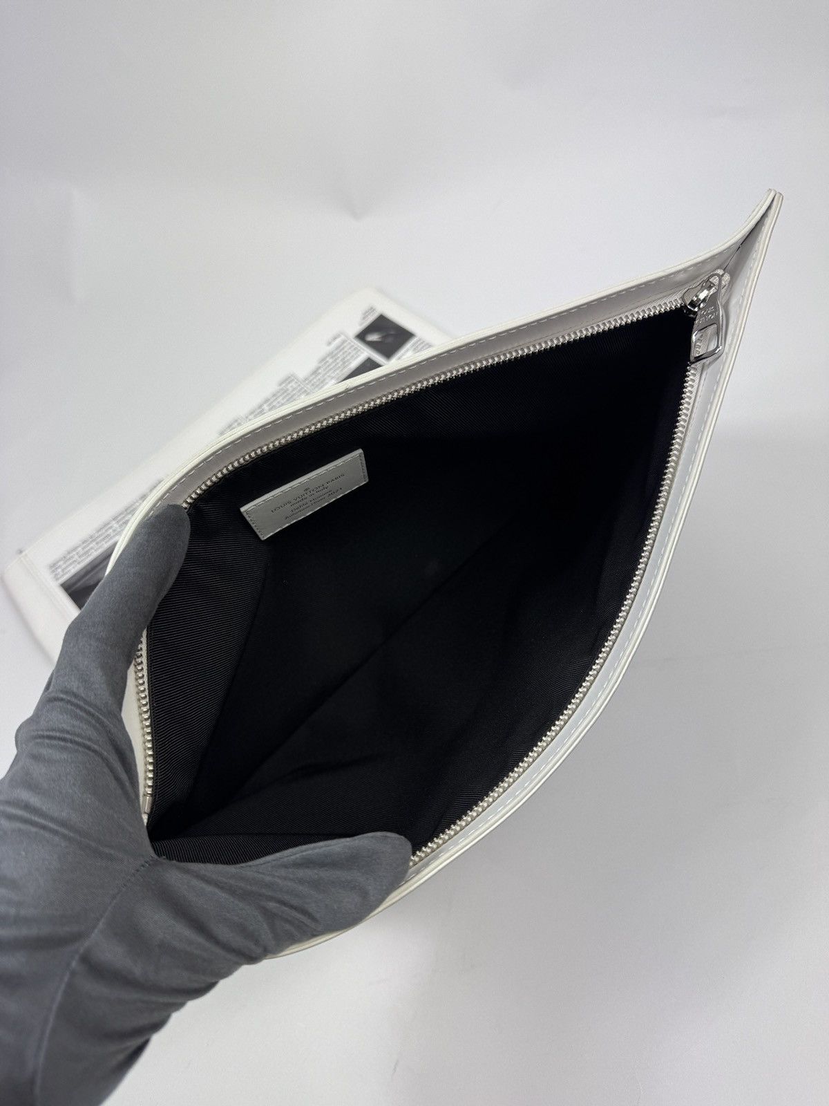 Louis Vuitton TOURIST VS. PURIST 2021 NEWSPAPER CLUTCH Size ONE SIZE - 8 Thumbnail