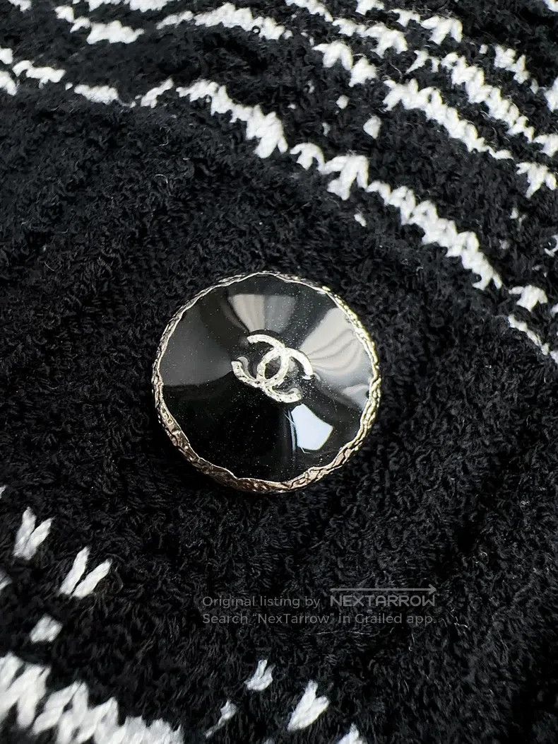 Chanel Chanel 25P black and white striped enamel button knitted c Size XS / US 0-2 / IT 36-38 - 5 Thumbnail