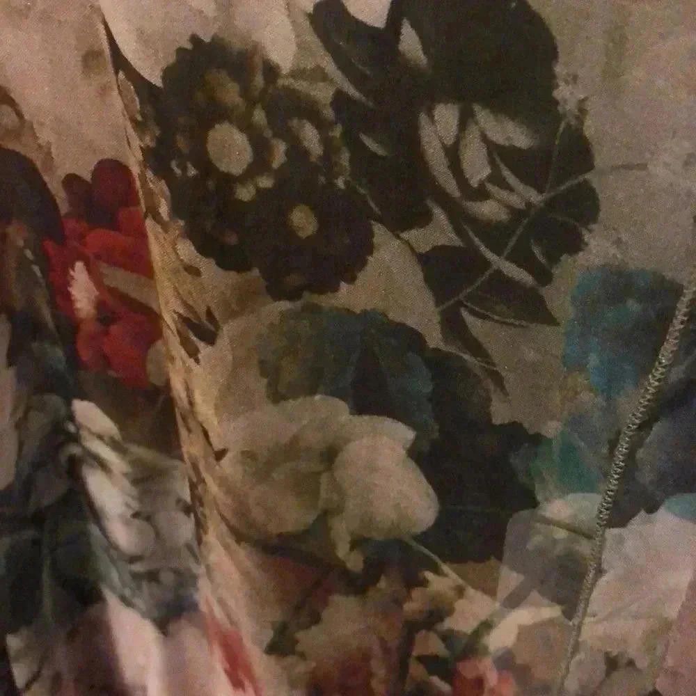 Designer Bailey 44 Floral Pleated Top - Elegant Layering Piece Size M / US 6-8 / IT 42-44 - 8 Thumbnail