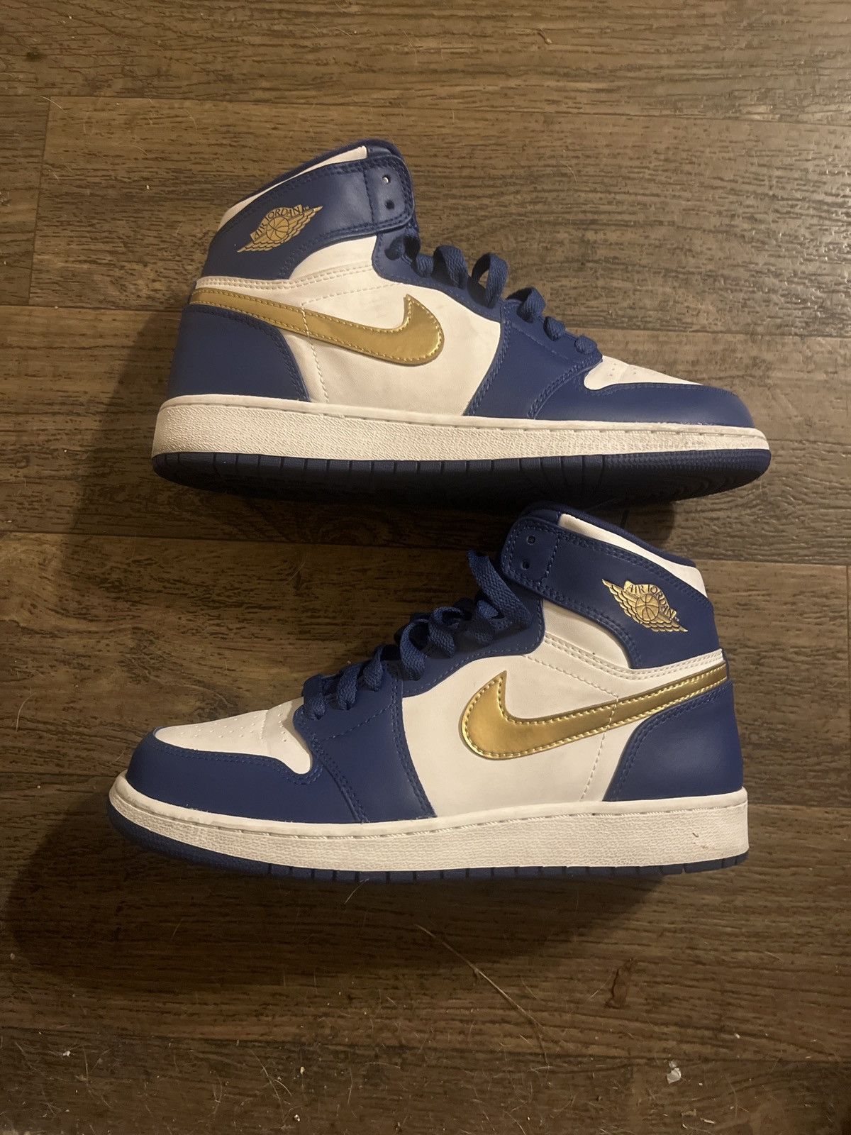 Jordan Brand Air Jordan 1s Golds Size US 6.5 / EU 39-40 - 5 Thumbnail
