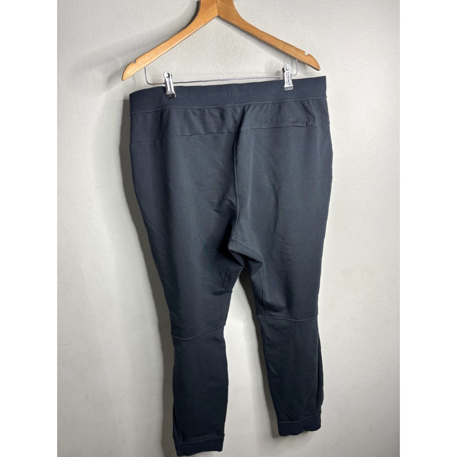 Lululemon Lululemon Pants Mens 2XL Black Jogger Sweatpants Drawstring Cuffed Pockets Size US 39 - 5 Thumbnail