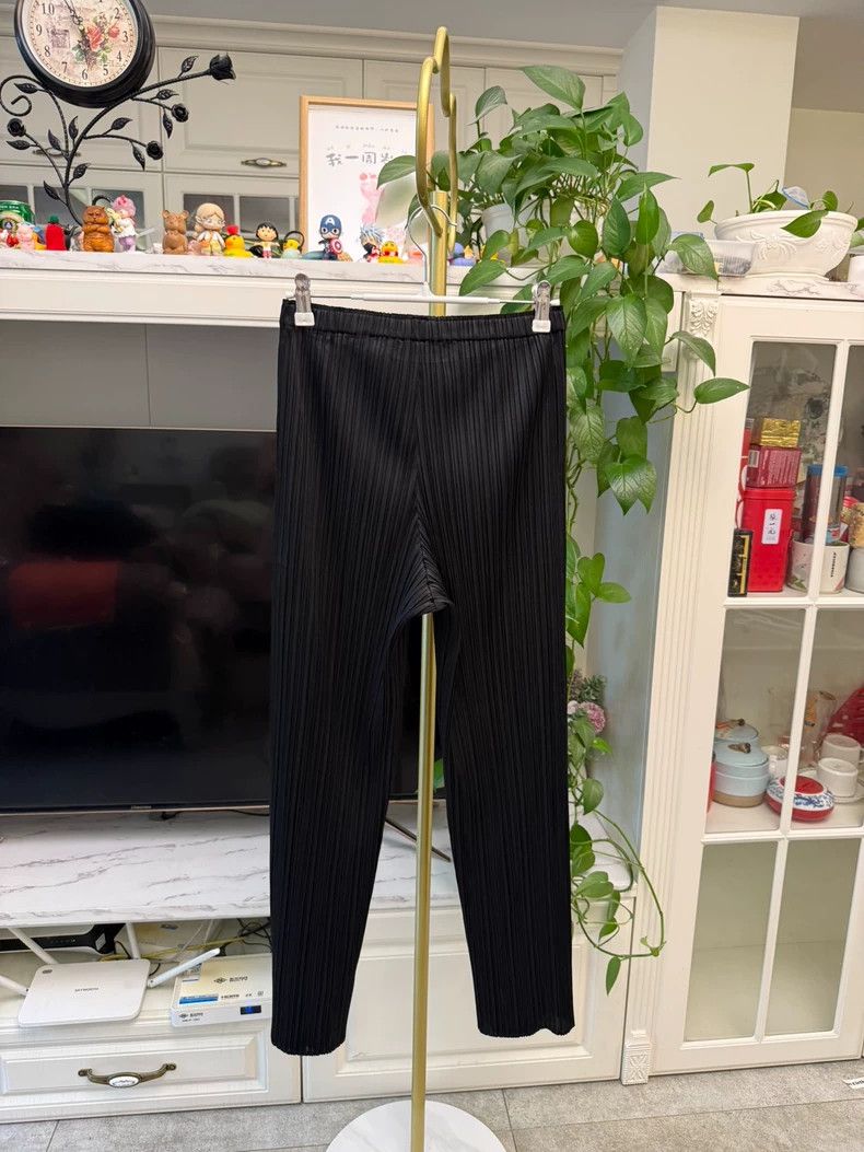 Issey Miyake Issey Miyake size:4 Black pleated pants Size 42" / US 20 - 6 Thumbnail