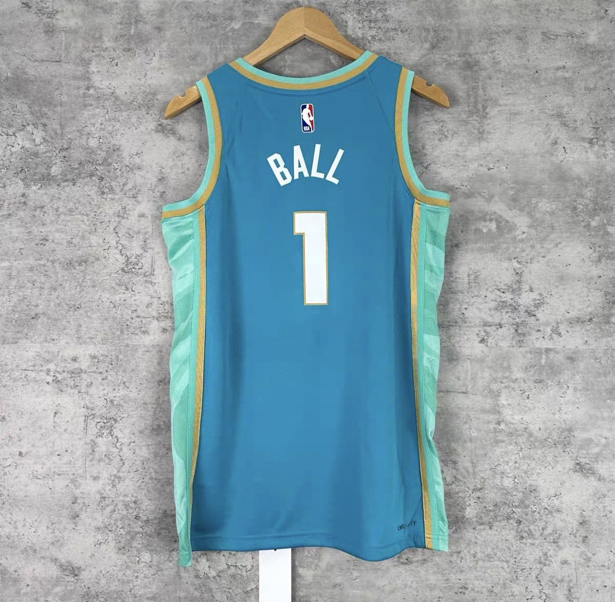 Nike Nike NBA Hornets Ball No.1 Fan Edition Jersey J42 Size US S / EU 44-46 / 1 - 2 Thumbnail