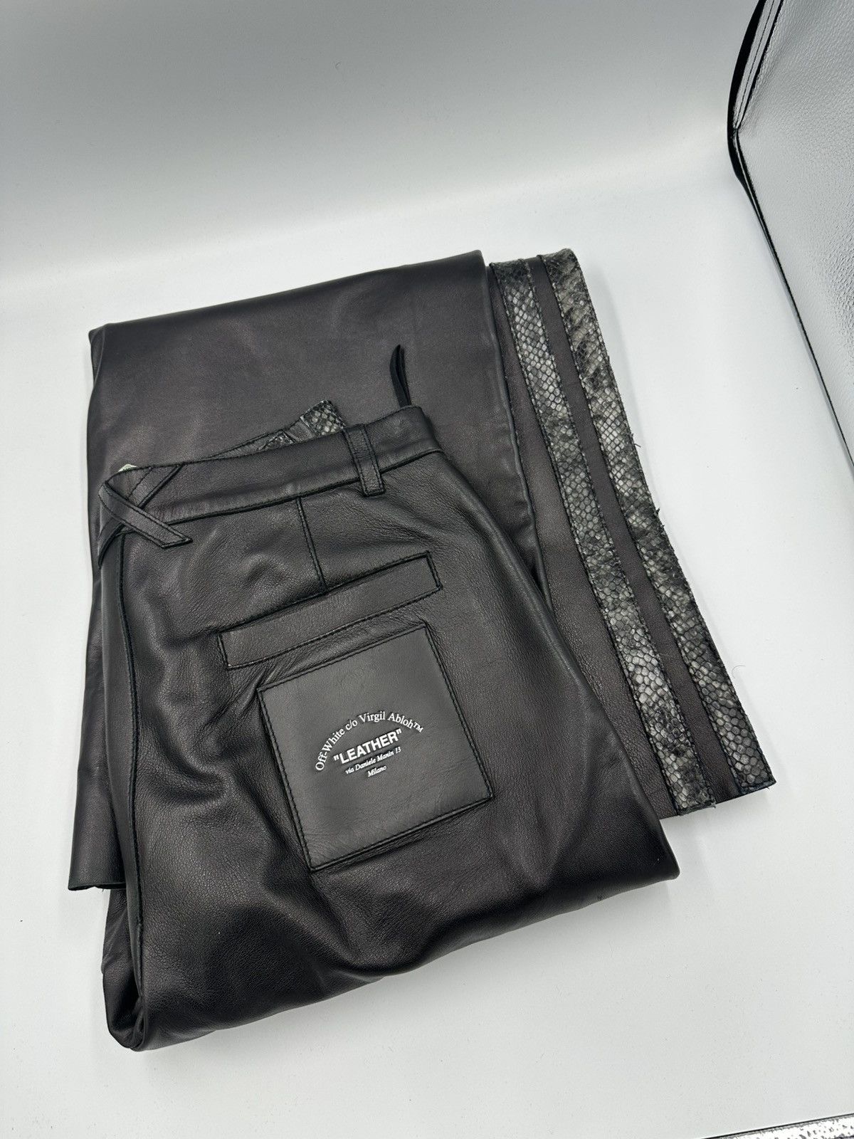 Off-White Off White Leather Snakeskin Pants Size US 42 / EU 58 - 1 Thumbnail