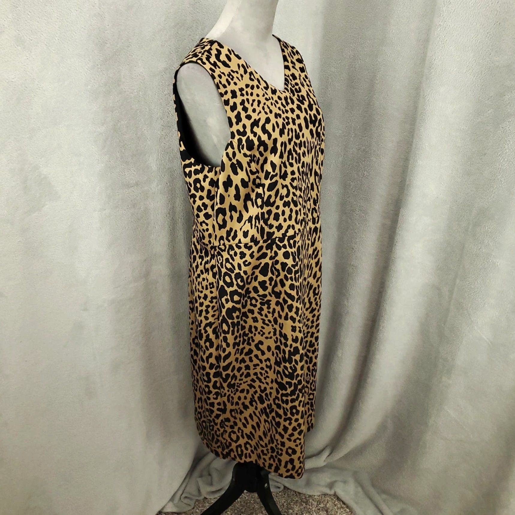 Old Navy New Womens Animal Print Dress Size 14 Knee Length Leopard Pullover NWT Old Navy V-Neck Sleeveless Shift Casual Multicolor Short Dress Womens Size XL / US 12-14 / IT 48-50 - 2 Thumbnail