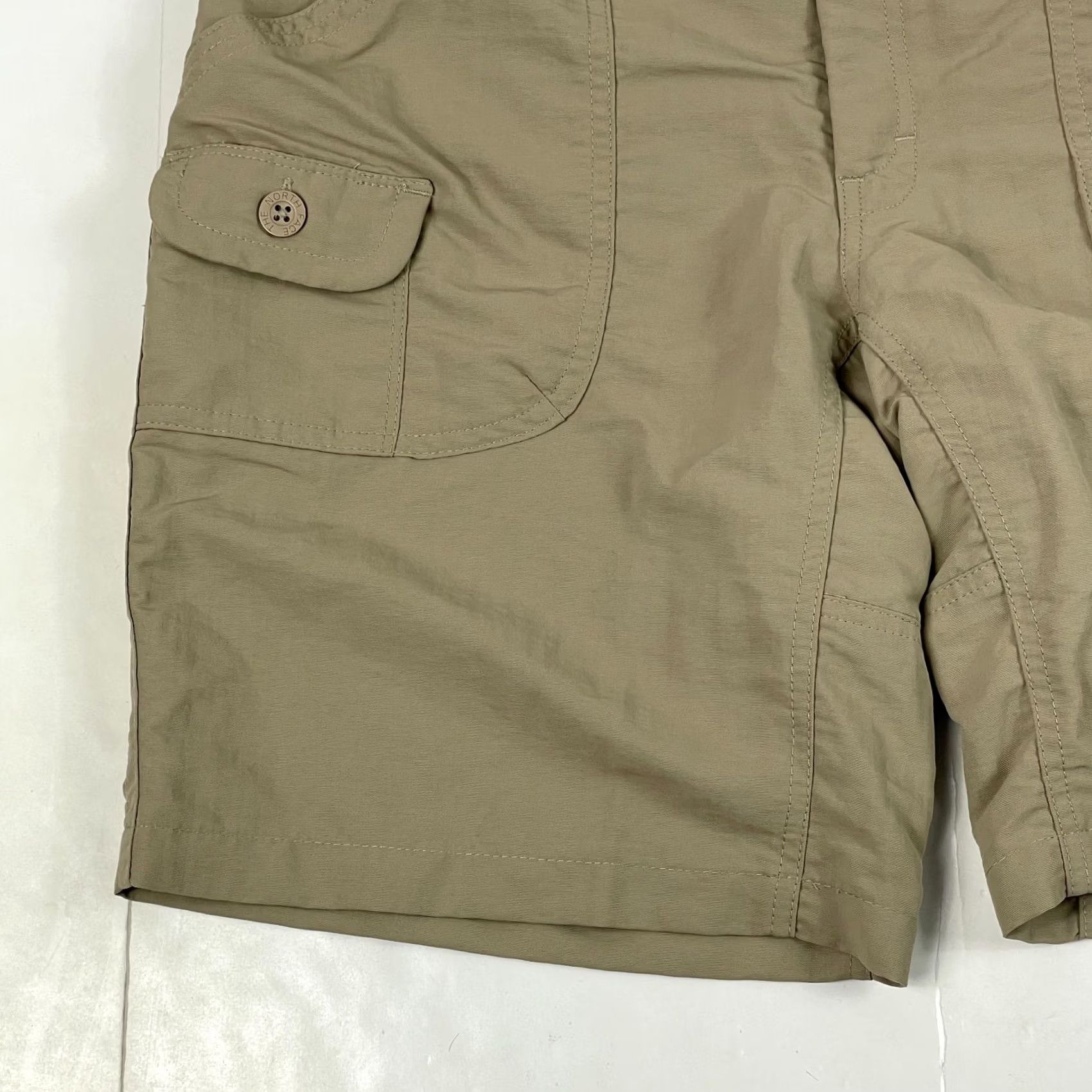 The North Face The North Face Shorts Womens 12 Beige Cargo Fishing Hiking Trekking Camp 33 x 8 Size 34" / US 12 / IT 48 - 5 Thumbnail