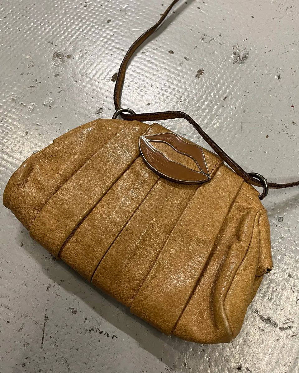 Yves Saint Laurent 2000s Yves Saint Laurent Lips Beige Leather Shoulder Bag by Tom Ford Size ONE SIZE - 4 Thumbnail