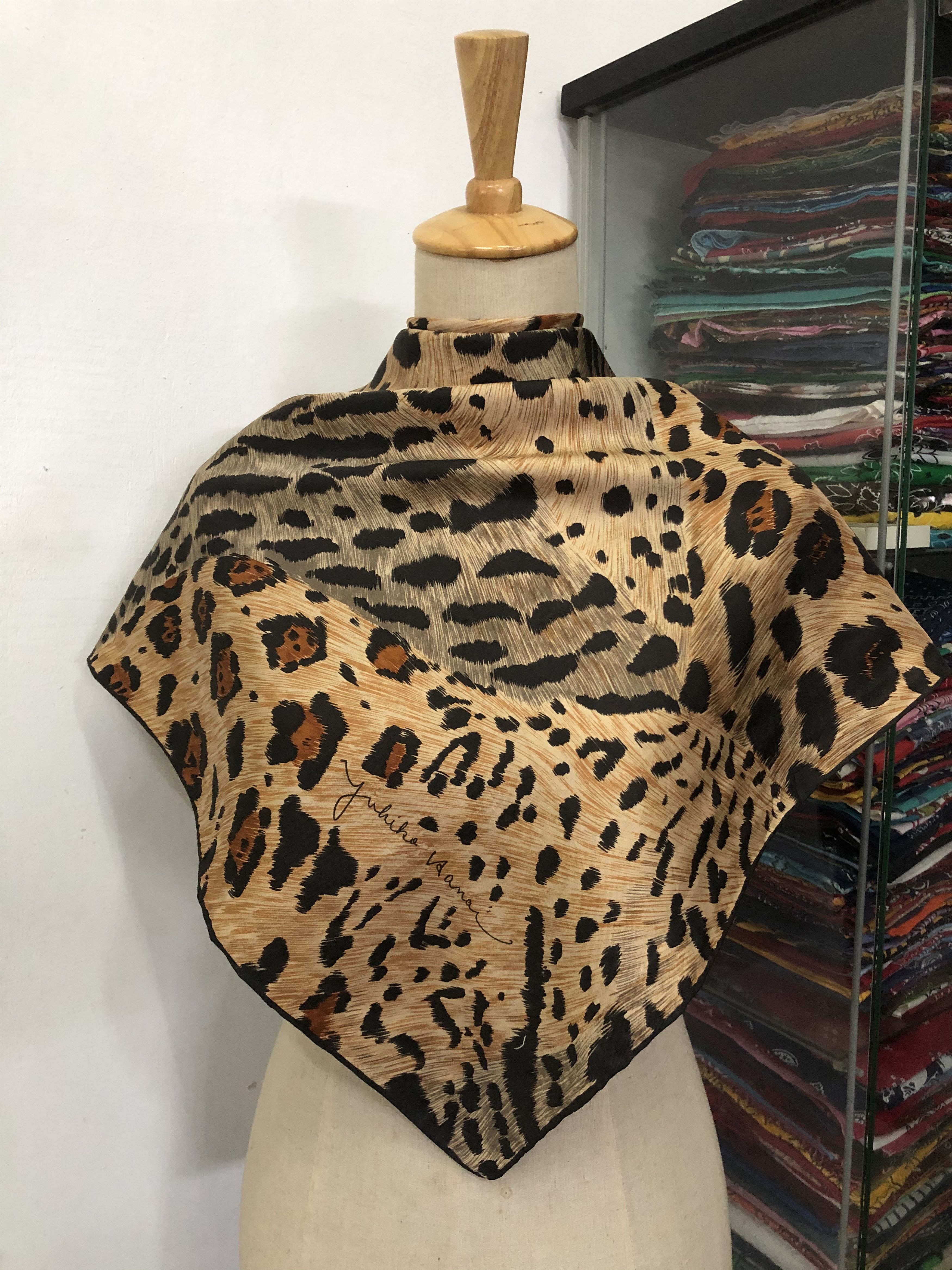 Vintage Vintage Yukiko Hanai Silk Scarf Size ONE SIZE - 1 Thumbnail