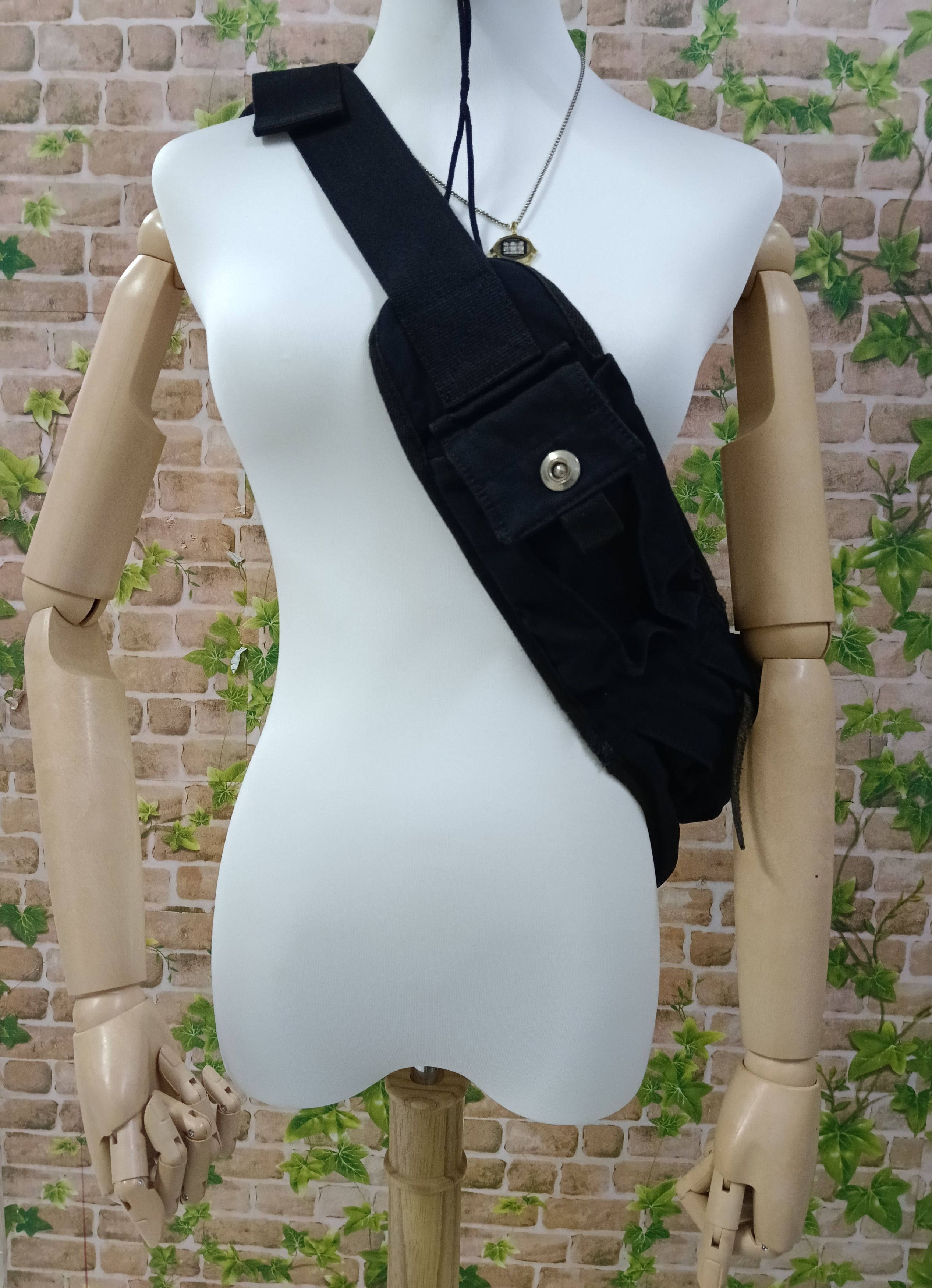 Katharine Hamnett London KATHARINE HAMNET LANDON TACTICAL CROSBODY Size ONE SIZE - 3 Thumbnail