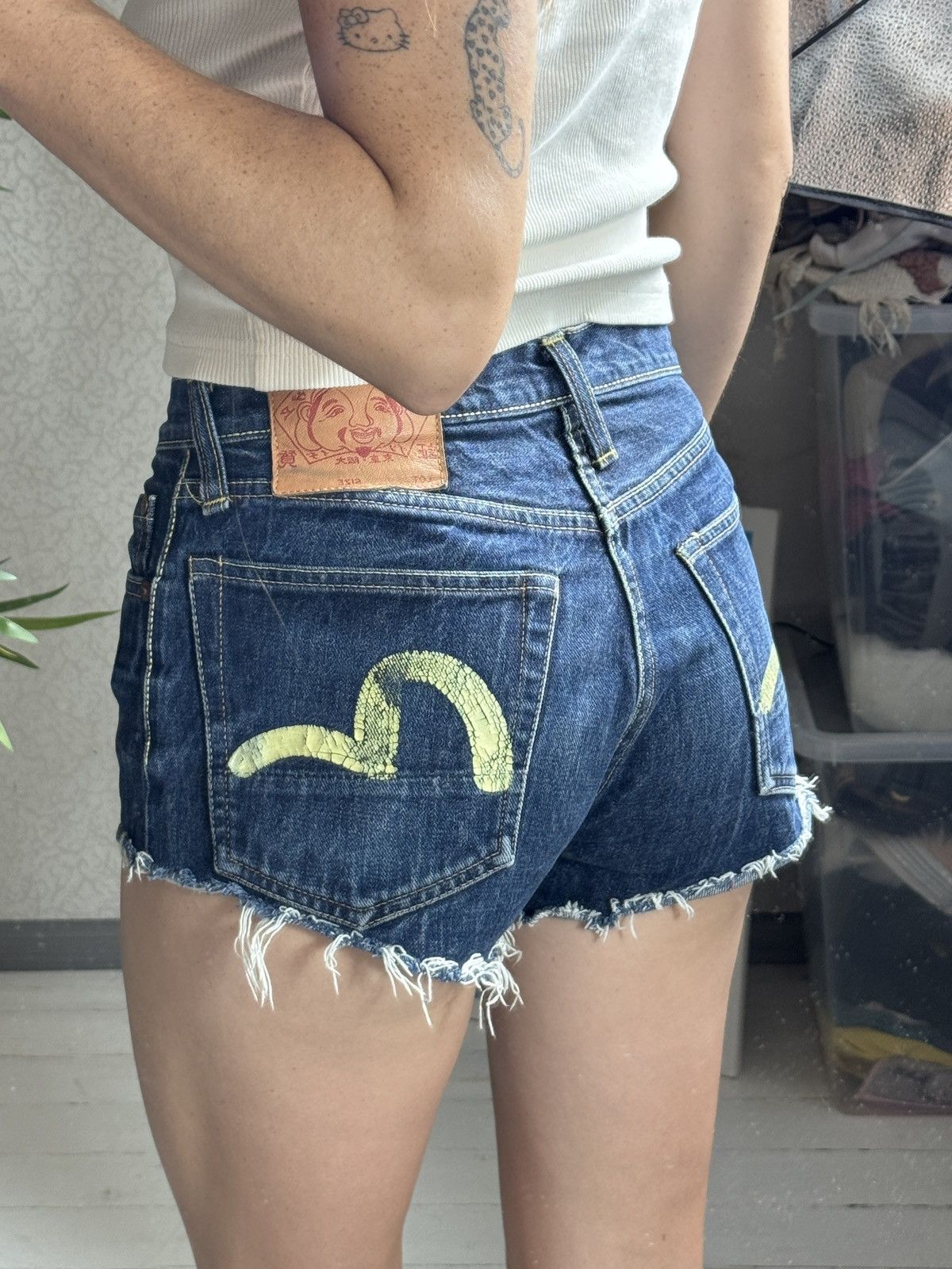 Evisu EVISU DAICOCK PAINTED DENIM SHORTS Size 28" / US 6 / IT 42 - 12 Thumbnail