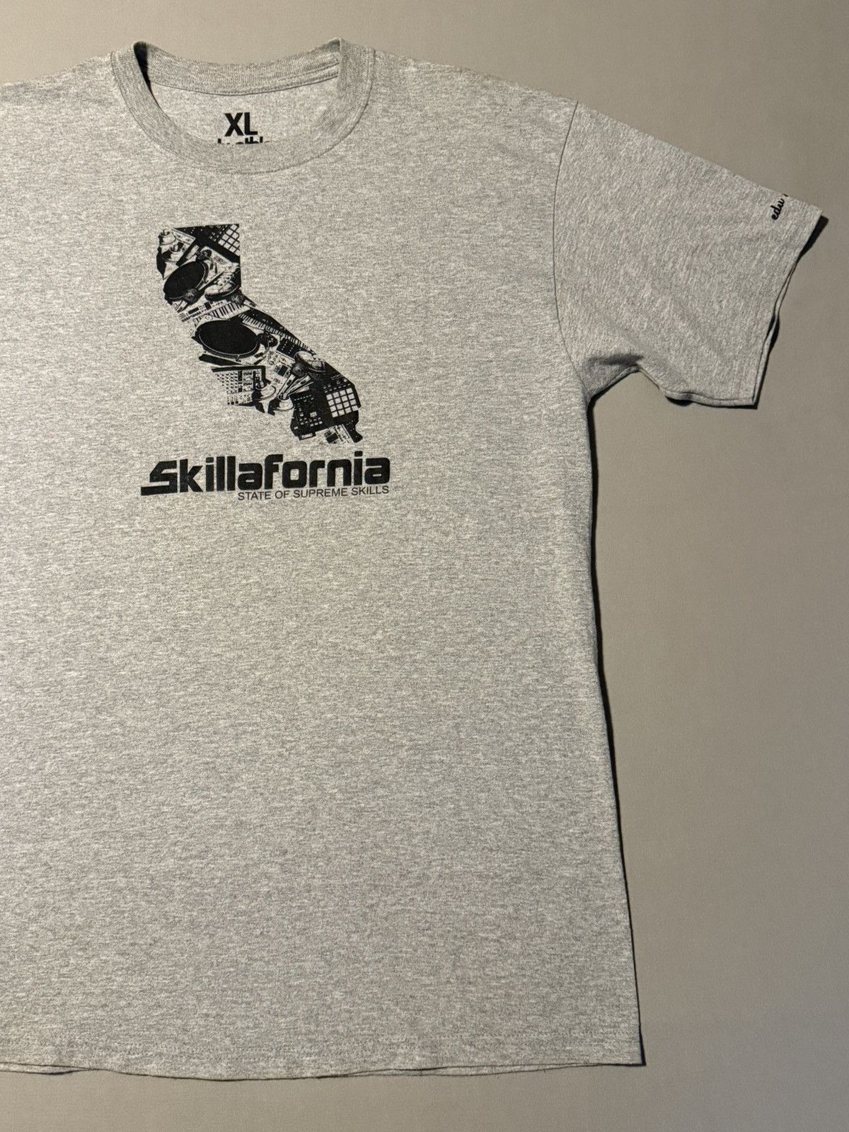 Other Vintage Edu Athlcs Skillafornia Hip Hop DJ Tee T-Shirt VNDS Size US XL / EU 56 / 4 - 2 Thumbnail
