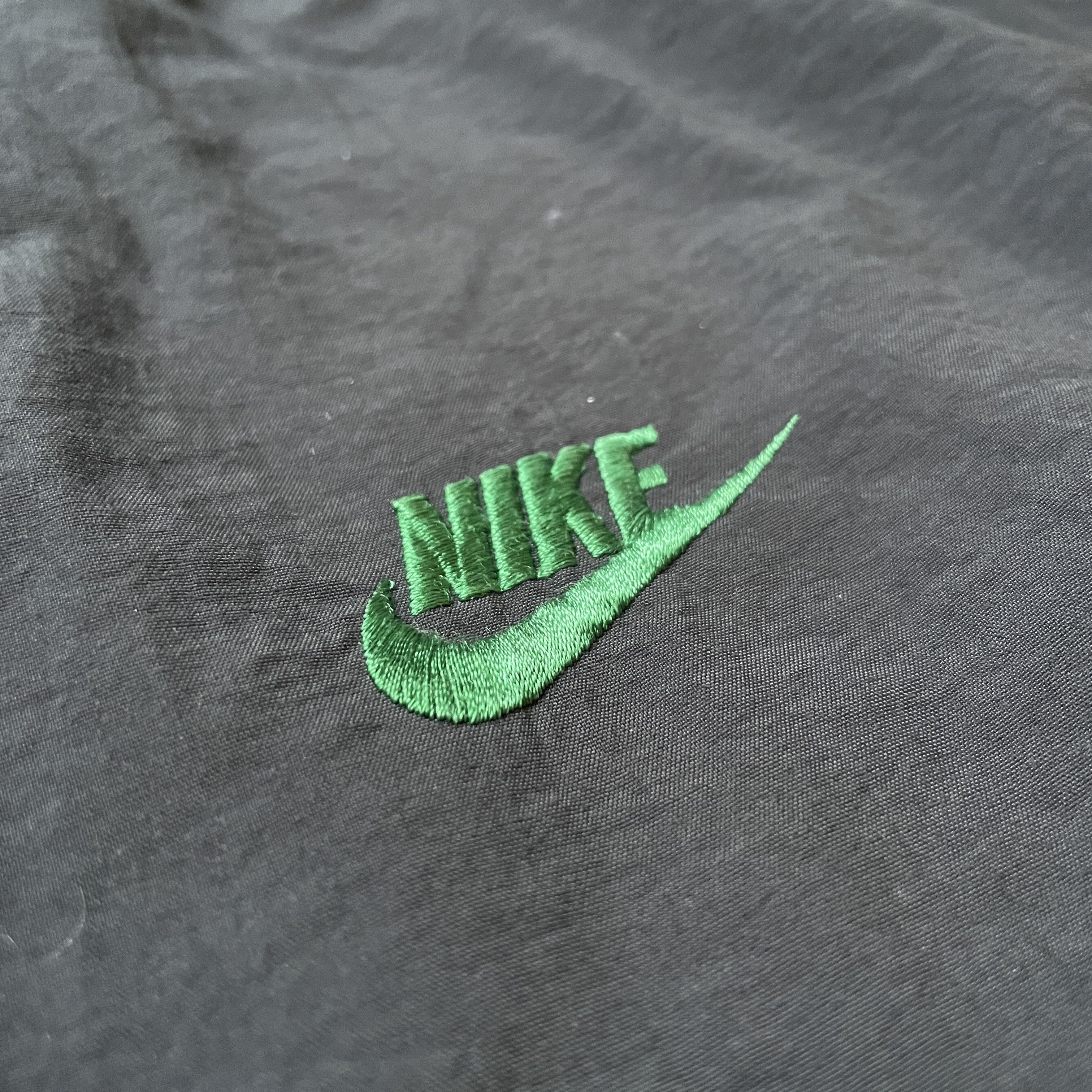 Nike Vintage Nike Force Basketball Jacket Jamaican Colourway Size US M / EU 48-50 / 2 - 5 Thumbnail