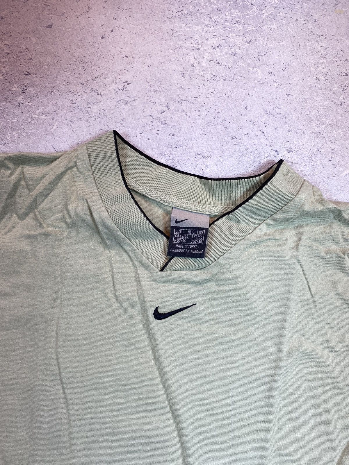 Nike × Vintage Vintage Nike Men’s Green T-Shirt With Mini Centre Logo Size US L / EU 52-54 / 3 - 5 Thumbnail