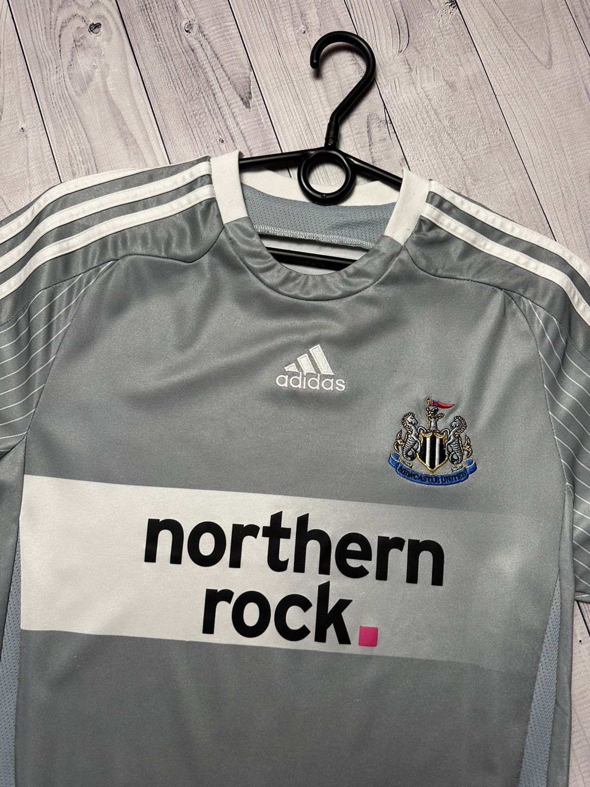 Adidas × Vintage Vintage New Castle United soccer jersey silver rare size S Size US S / EU 44-46 / 1 - 4 Thumbnail