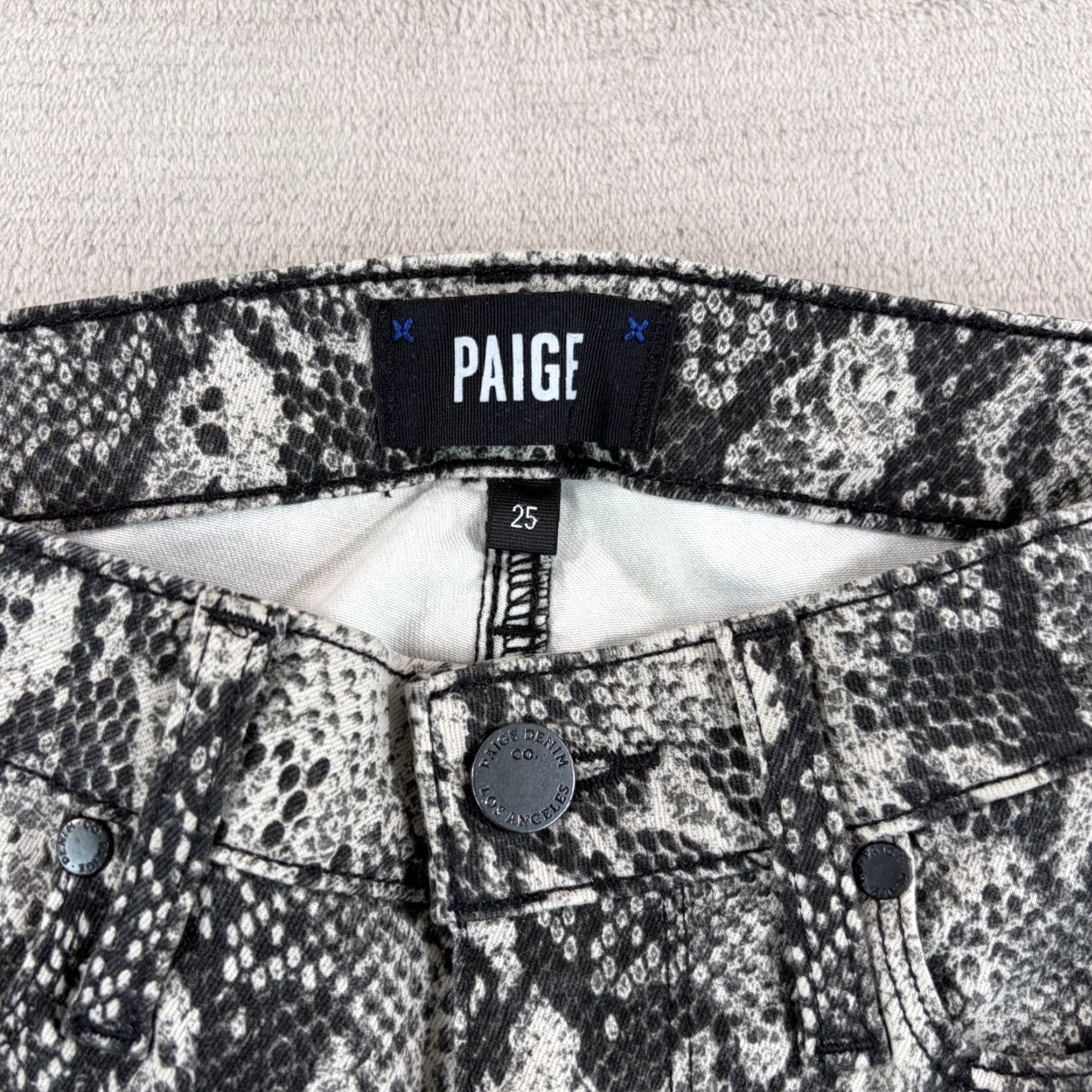 Paige PAIGE Hoxton Slim Roccia Snake Print Raw Hem Jeans Women 25 Designer USA Made Size 42" / US 20 - 2 Thumbnail