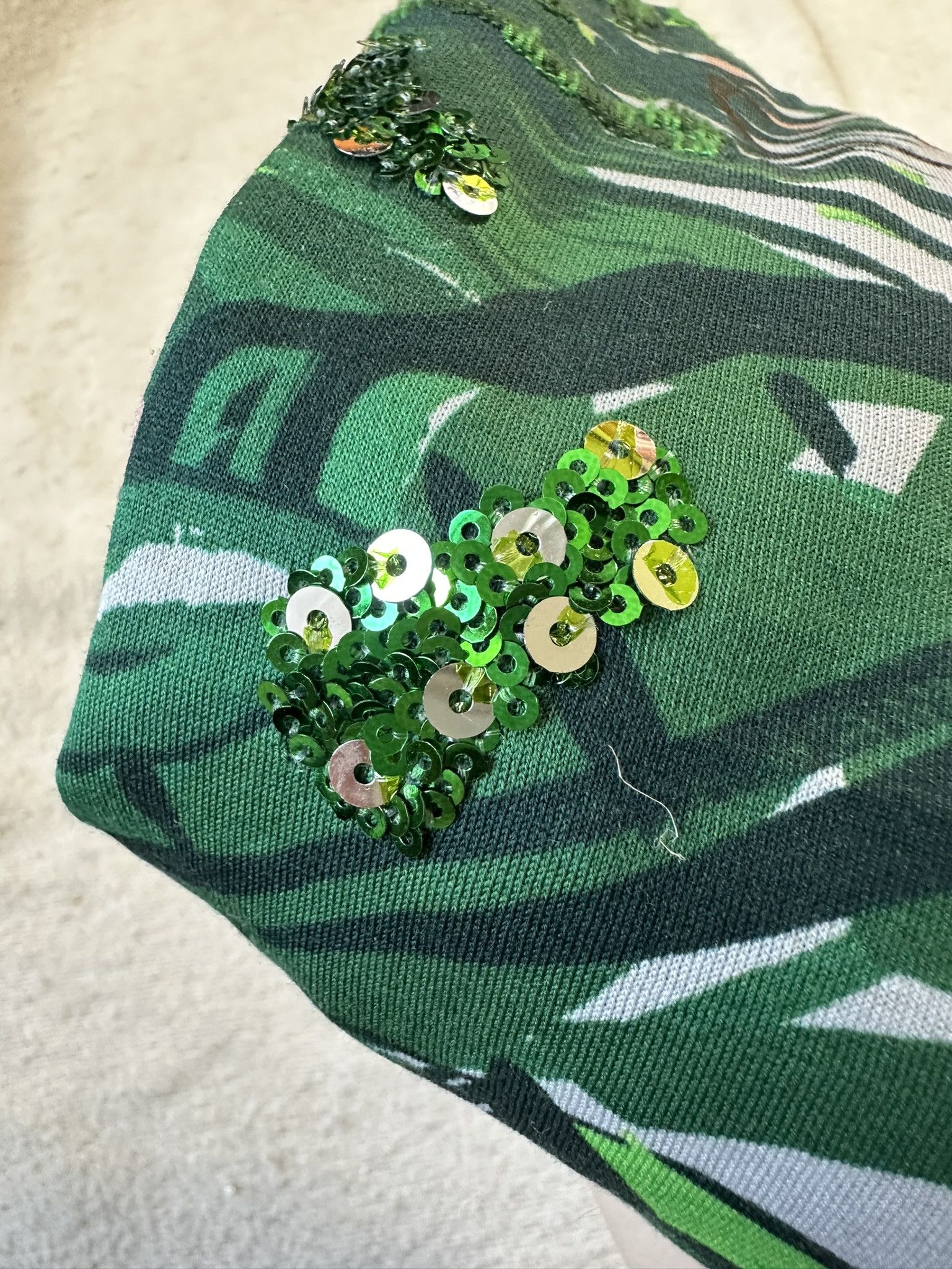 Louis Vuitton Louis Vuitton T-Shirt Jungle Theme Sequin Green Top Size M / US 6-8 / IT 42-44 - 14 Thumbnail