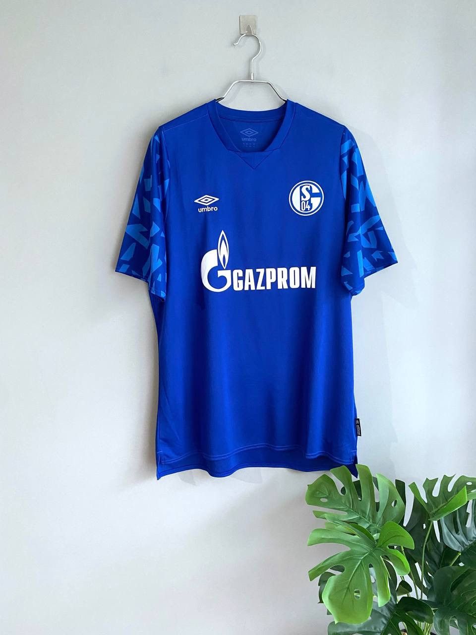 Umbro Umbro FC Schalke 04 2019/2020 Home Soccer Jersey, Size XL Size US XL / EU 56 / 4 - 1 Thumbnail