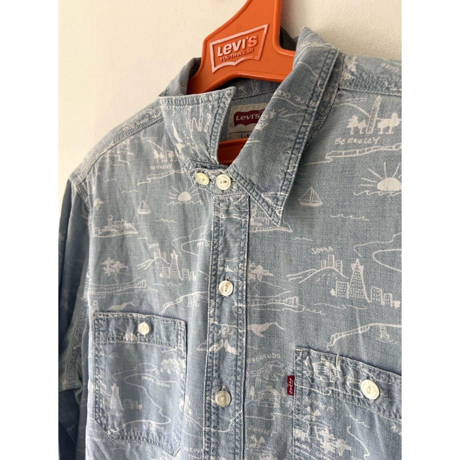 Levi's Levi's Deck Shirt L Chambray US Navy San Francisco Souvenir Print 2014 Rare Blue Deck Shirt Mens L Chambray Blue 2010s SF Souvenir Navy Levi's Size US L / EU 52-54 / 3 - 3 Thumbnail