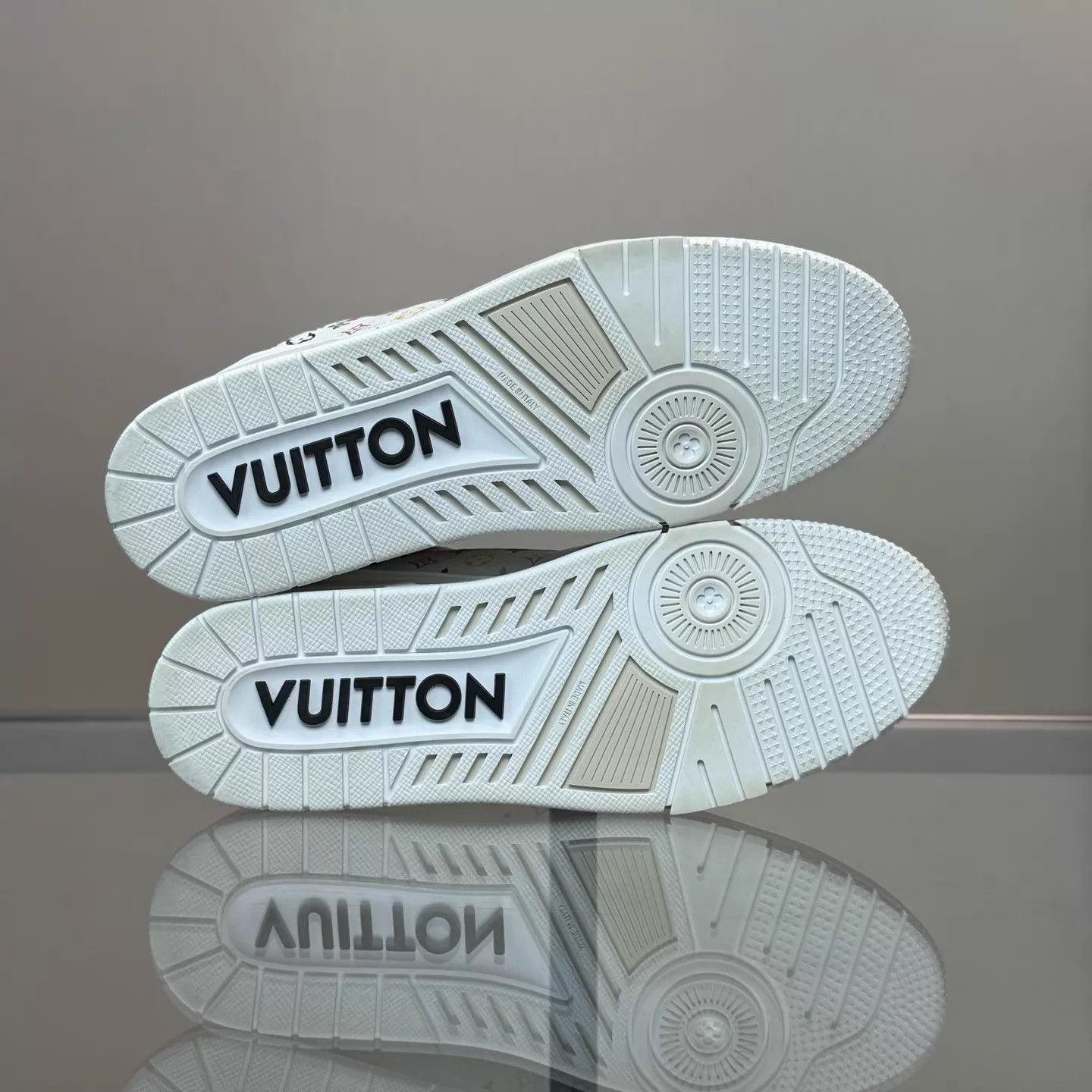 Louis Vuitton LV x Takashi Murakami Trainer White Tri-Color UK9/43 99 Size US 10 / EU 43 - 7 Thumbnail