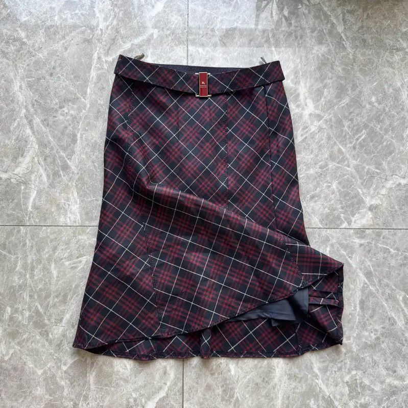Burberry Burberry Mid-Length Pencil Skirt in Purple Red Size 23" - 1 Thumbnail