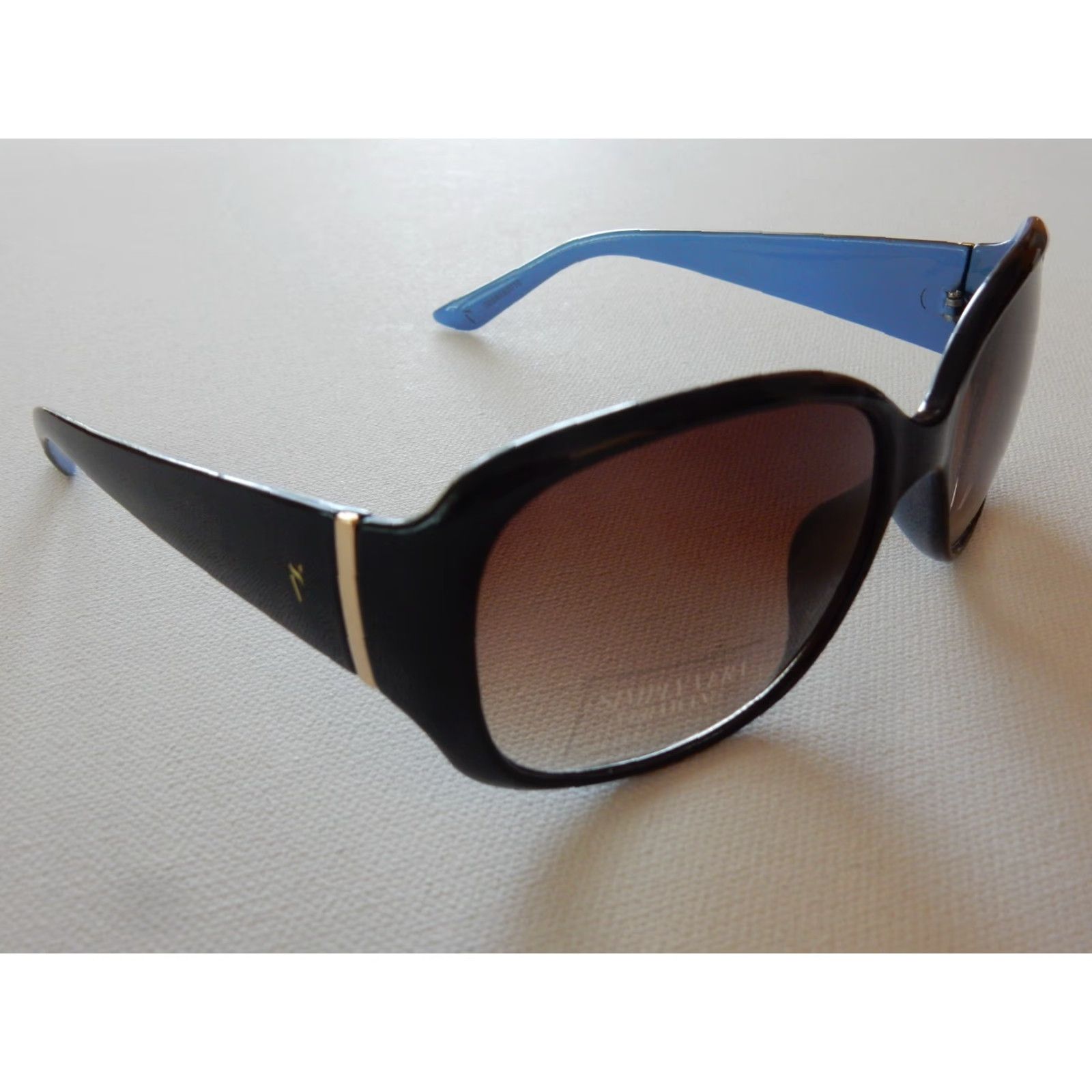 Vintage VINTAGE Simply Vera Vera Wang Women Sunglasses Black Small Scratched Frame Size ONE SIZE - 3 Thumbnail