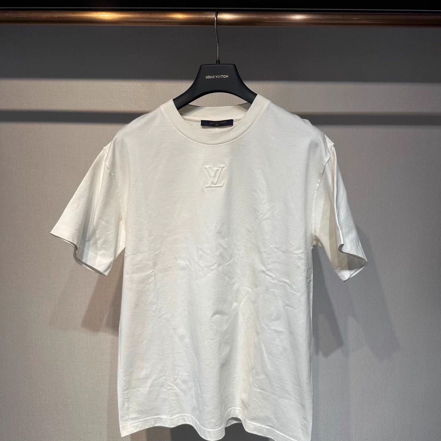Louis Vuitton Louis Vuitton White Embossed Logo Short Sleeve Tee XL NWT Size US XL / EU 56 / 4 - 1 Thumbnail