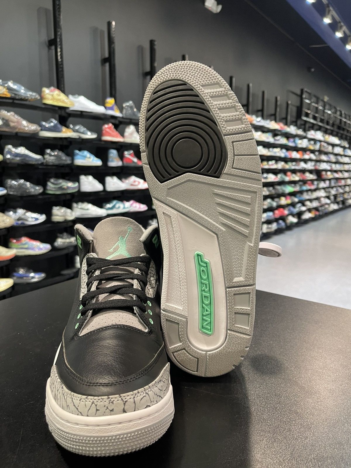 Jordan Brand Size 13 - Jordan 3 Retro Glow Green Size US 13 / EU 46 - 9 Thumbnail