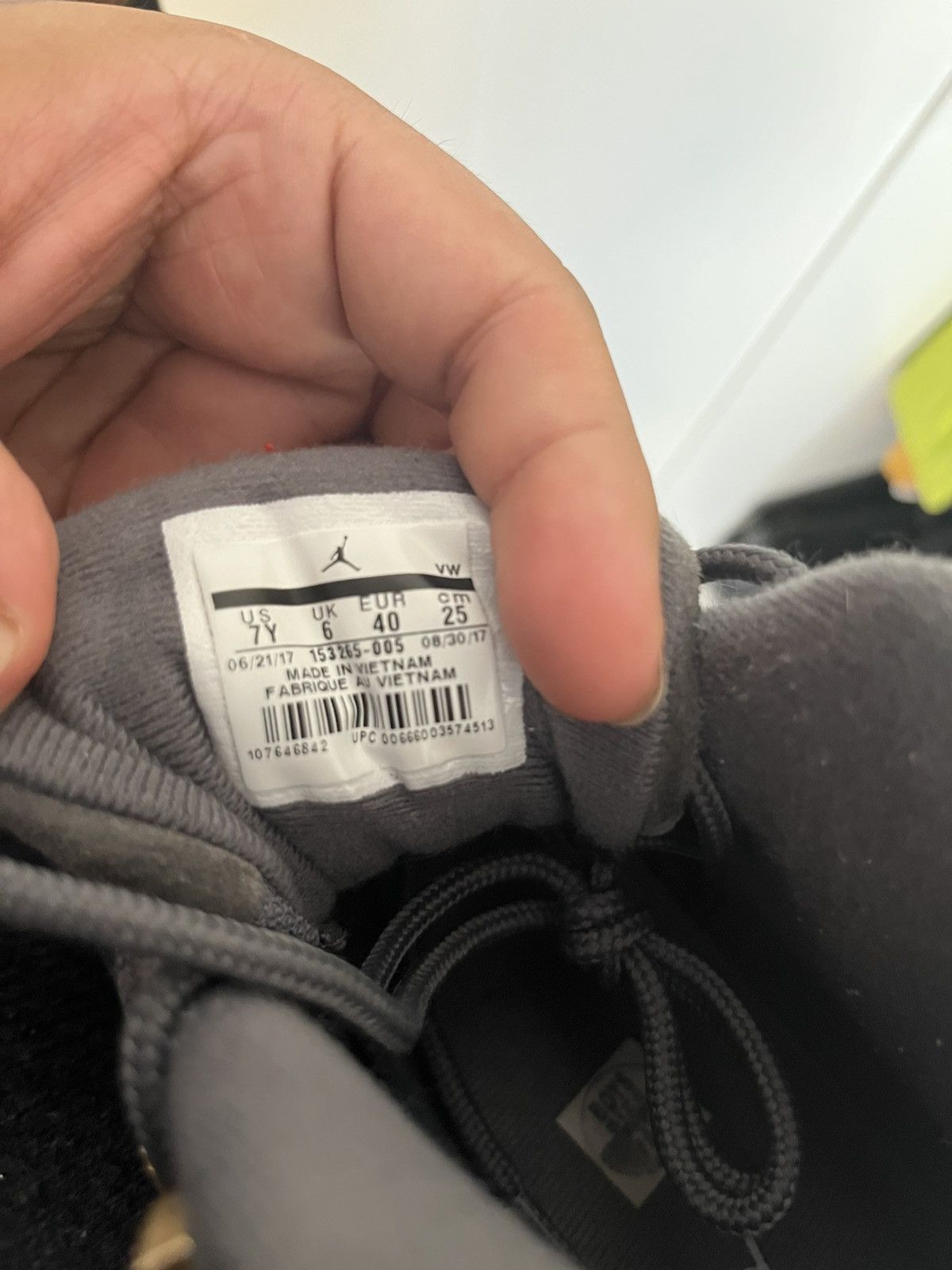 Jordan Brand Wolf grey 12s Size US 7 / EU 40 - 4 Thumbnail