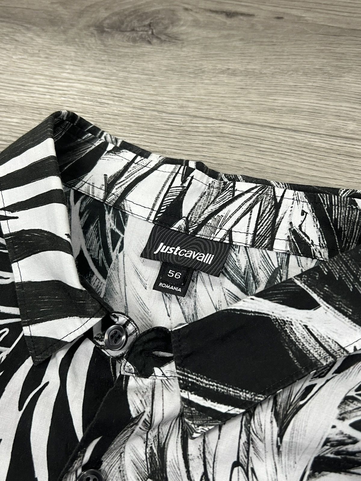 Just Cavalli Just Cavalli Monochrome Graphic Feather Print Shirt Size 56 Size US XL / EU 56 / 4 - 3 Thumbnail