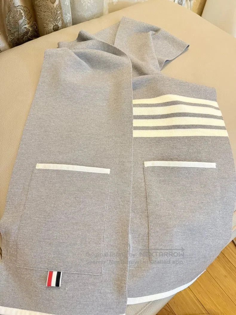 Thom Browne Thom Browne Striped Scarf with Pockets. Size ONE SIZE - 2 Thumbnail