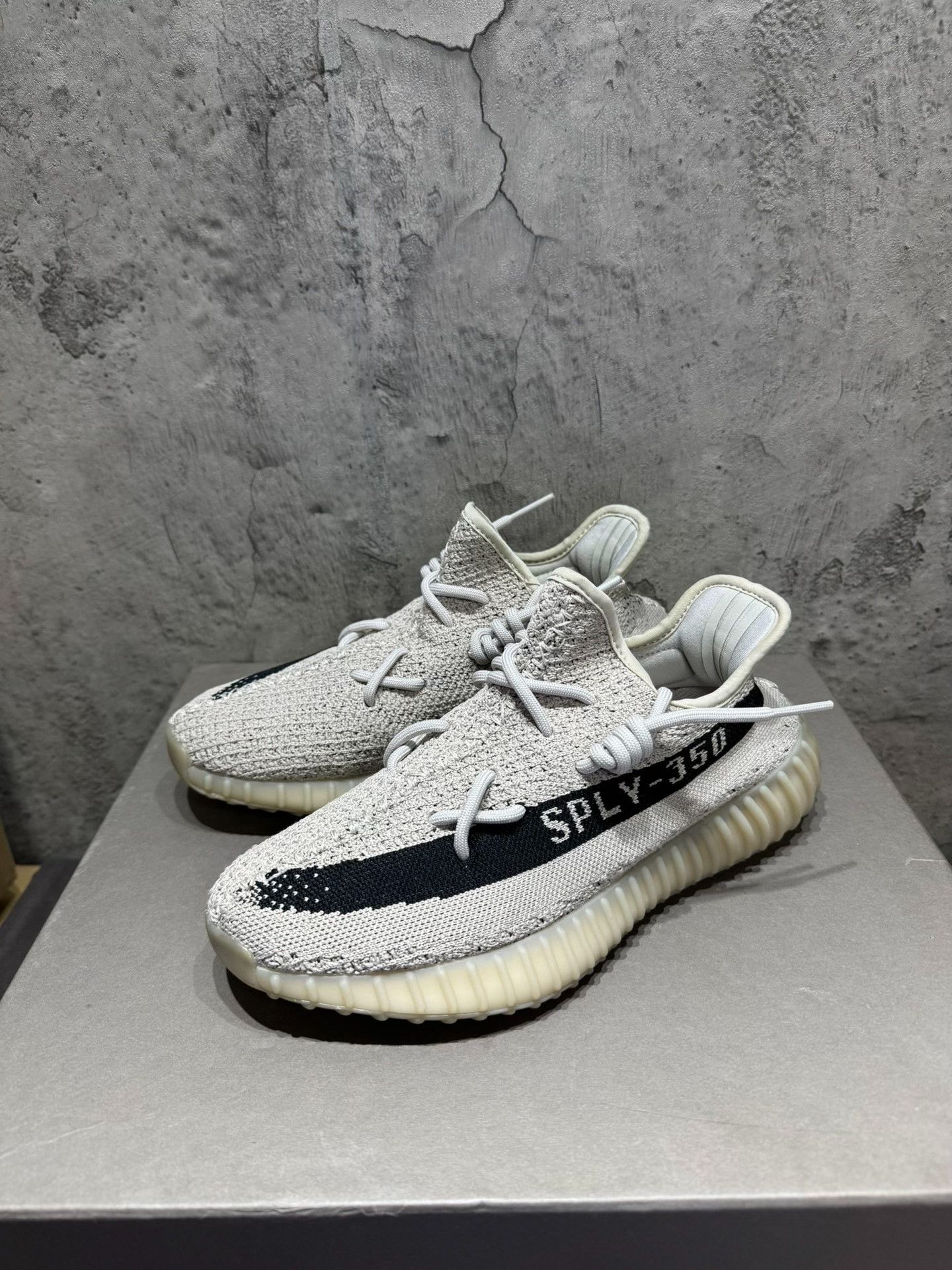 Adidas Adidas YEEZY350 Gray Lowtop Sneakers 40 Men Size US 7.5 / EU 40-41 - 1 Thumbnail