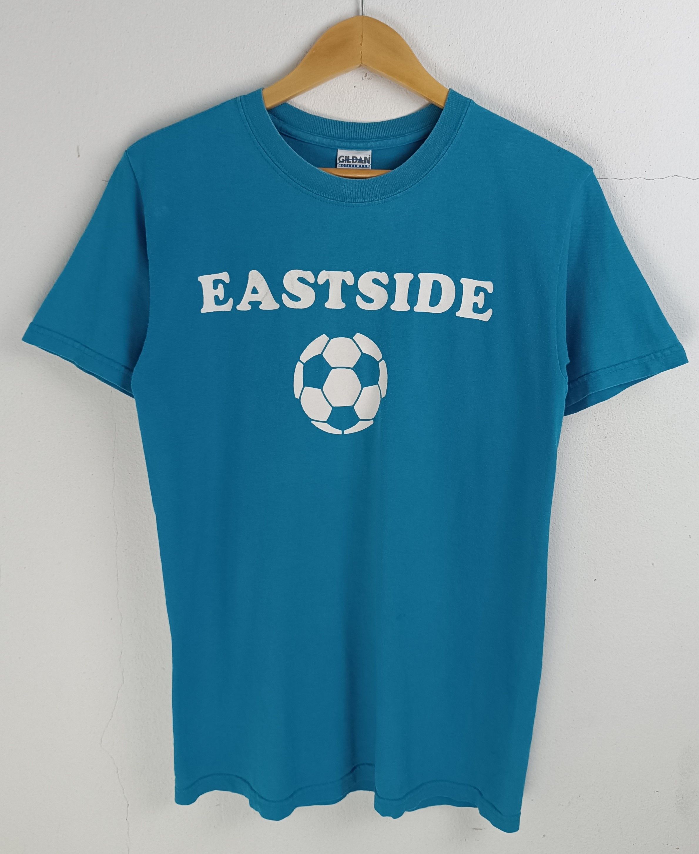 Vintage VINTAGE 2000s EASTSIDE FOOTBALL SOCCER TEE WISDOM POEM QUOTE Size US S / EU 44-46 / 1 - 3 Thumbnail