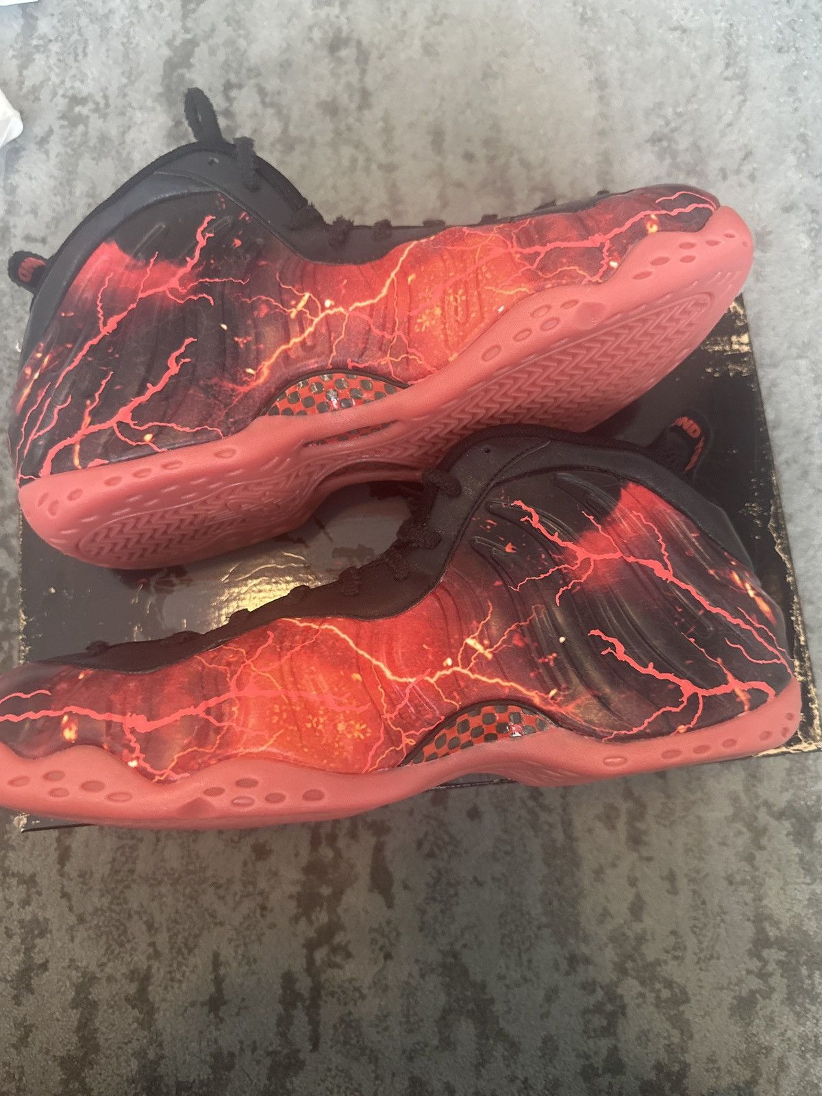 Nike Nike x Stranger Things Air Foamposite One Size US 10.5 / EU 43-44 - 2 Thumbnail