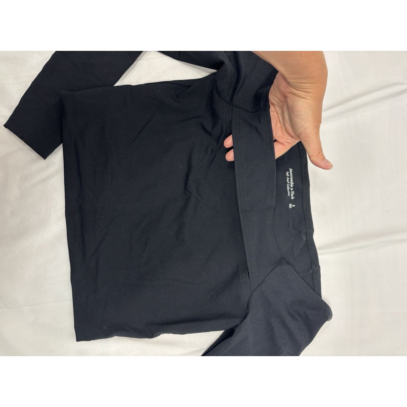 Abercrombie & Fitch Abercrombie & Fitch Black Off The Shoulder Cut Out Top S Size S / US 4 / IT 40 - 8 Thumbnail