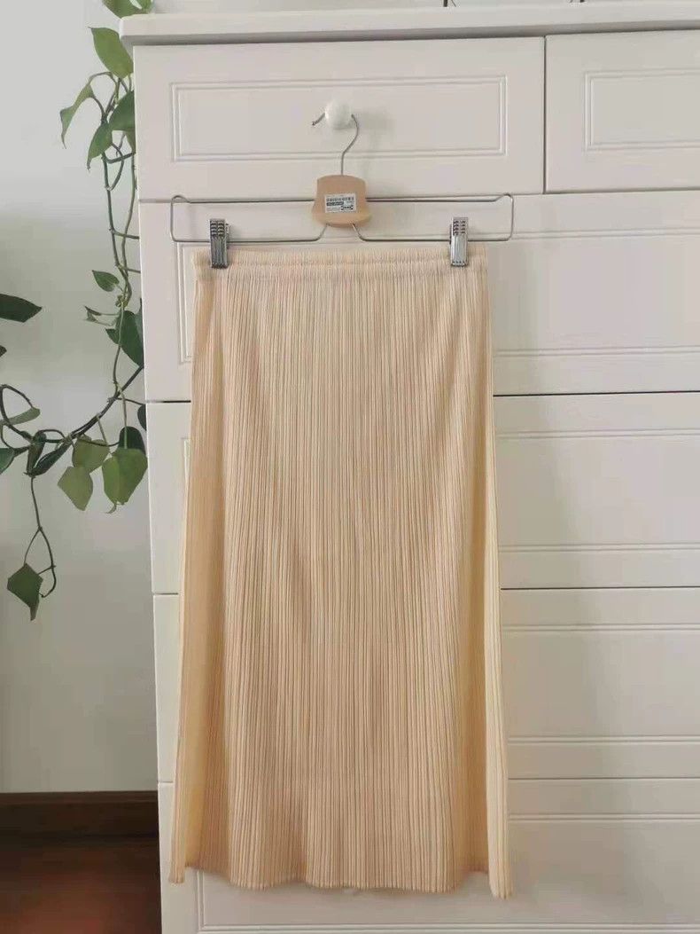 Issey Miyake issey miyake size:2 Cream-colored half skirt Size 42" / US 20 - 1 Thumbnail